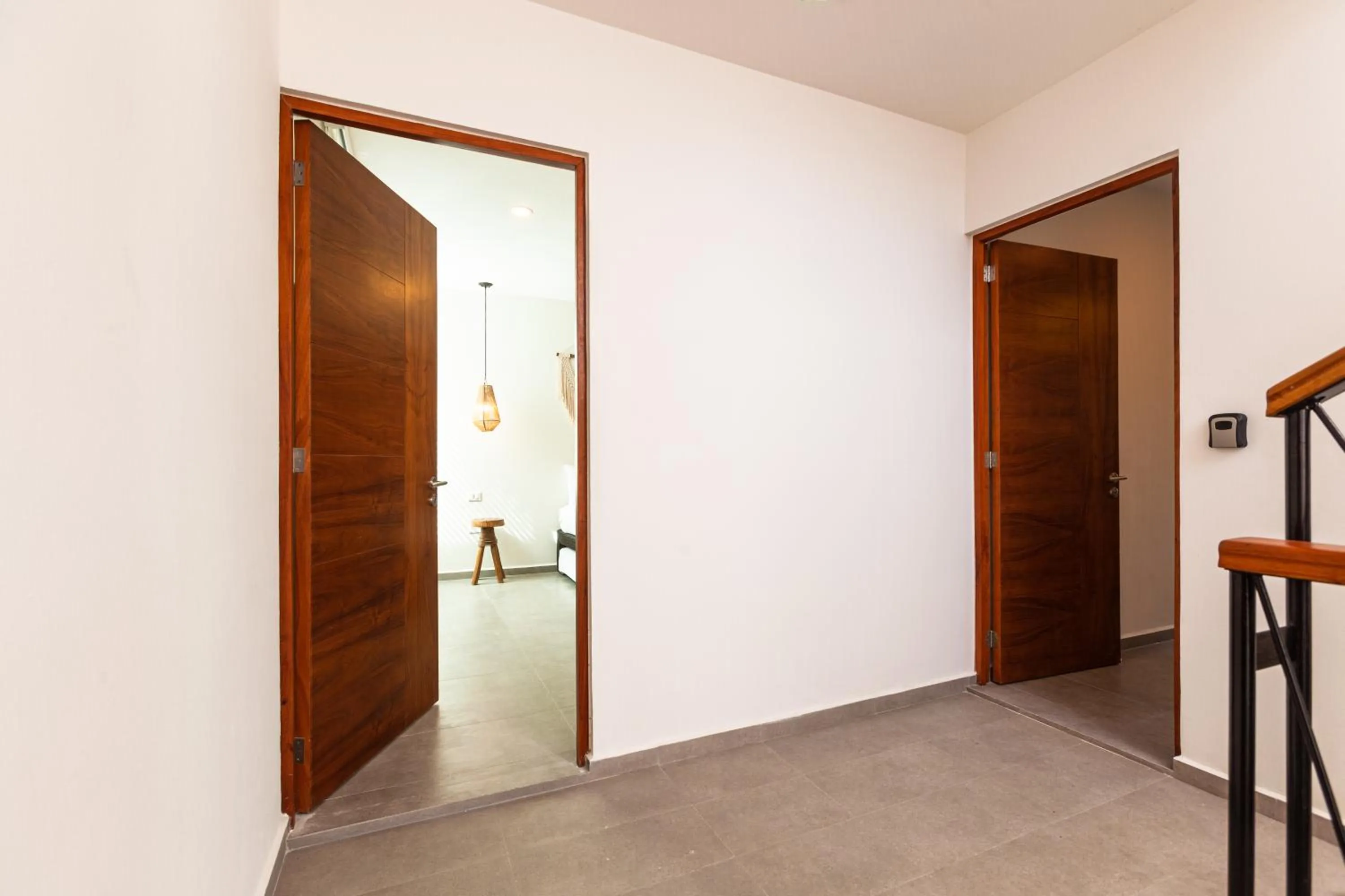 Facade/entrance in Azalea by Zamá Homes