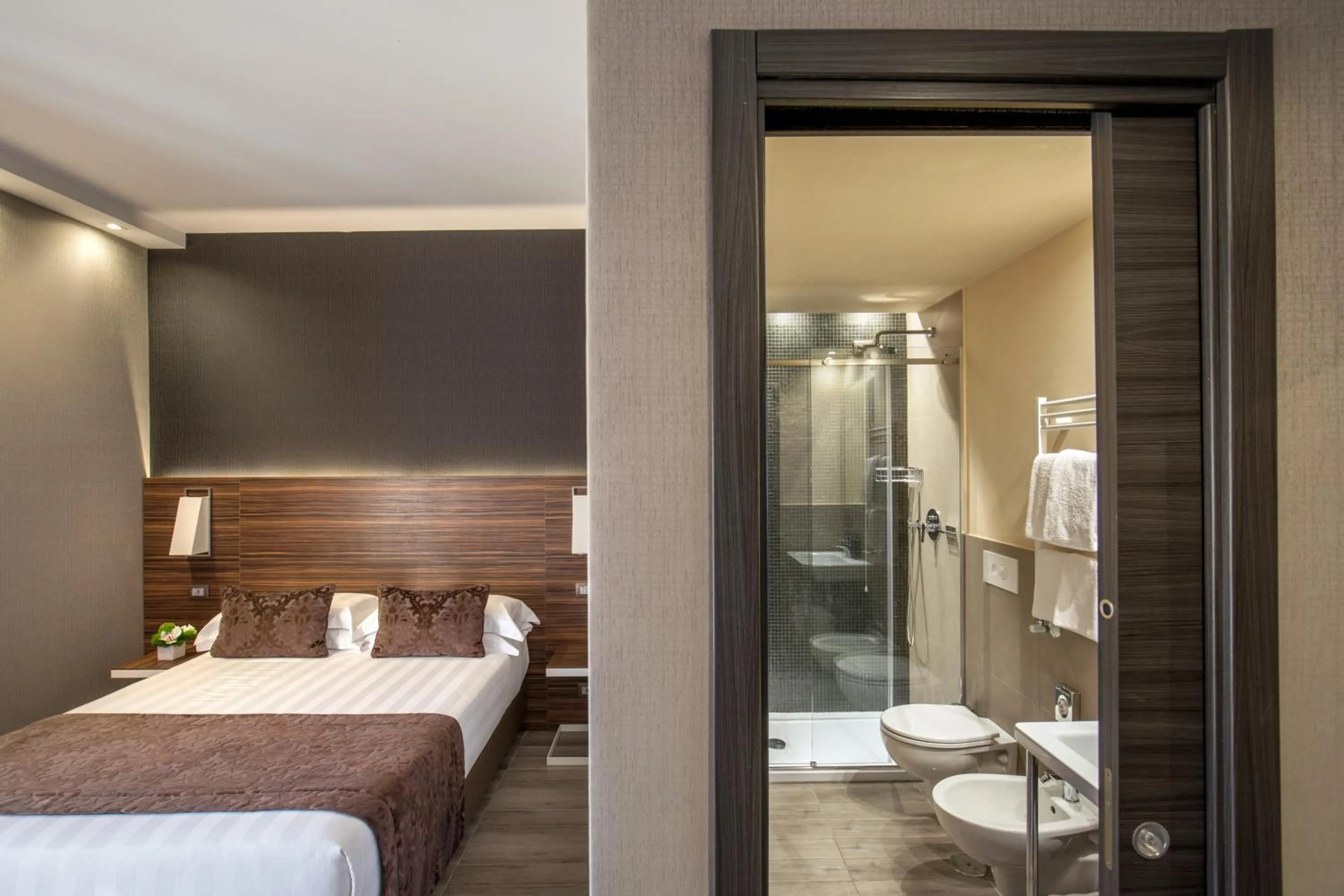 Bathroom, Bed in The Republic