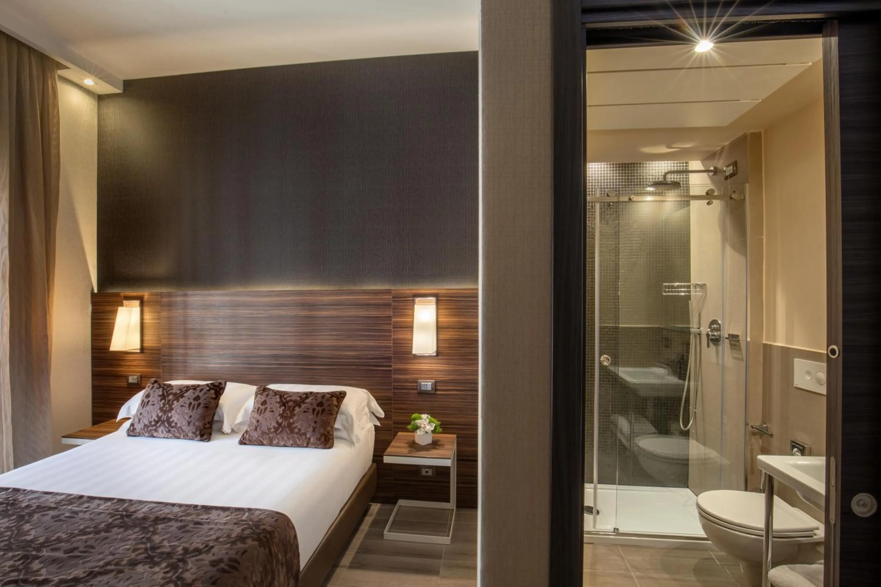 Bathroom, Bed in The Republic