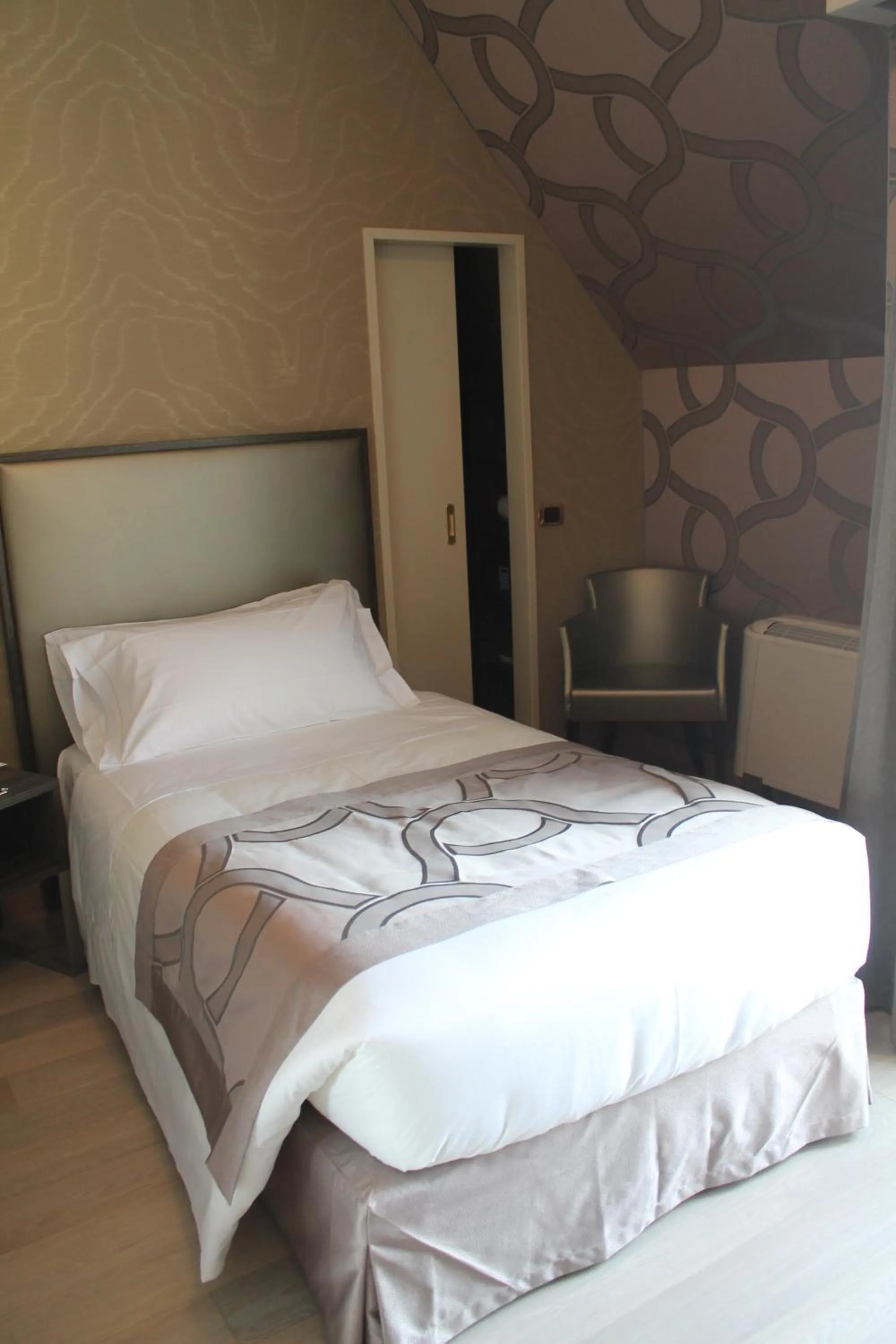 Photo of the whole room, Bed in Hotel Mozart