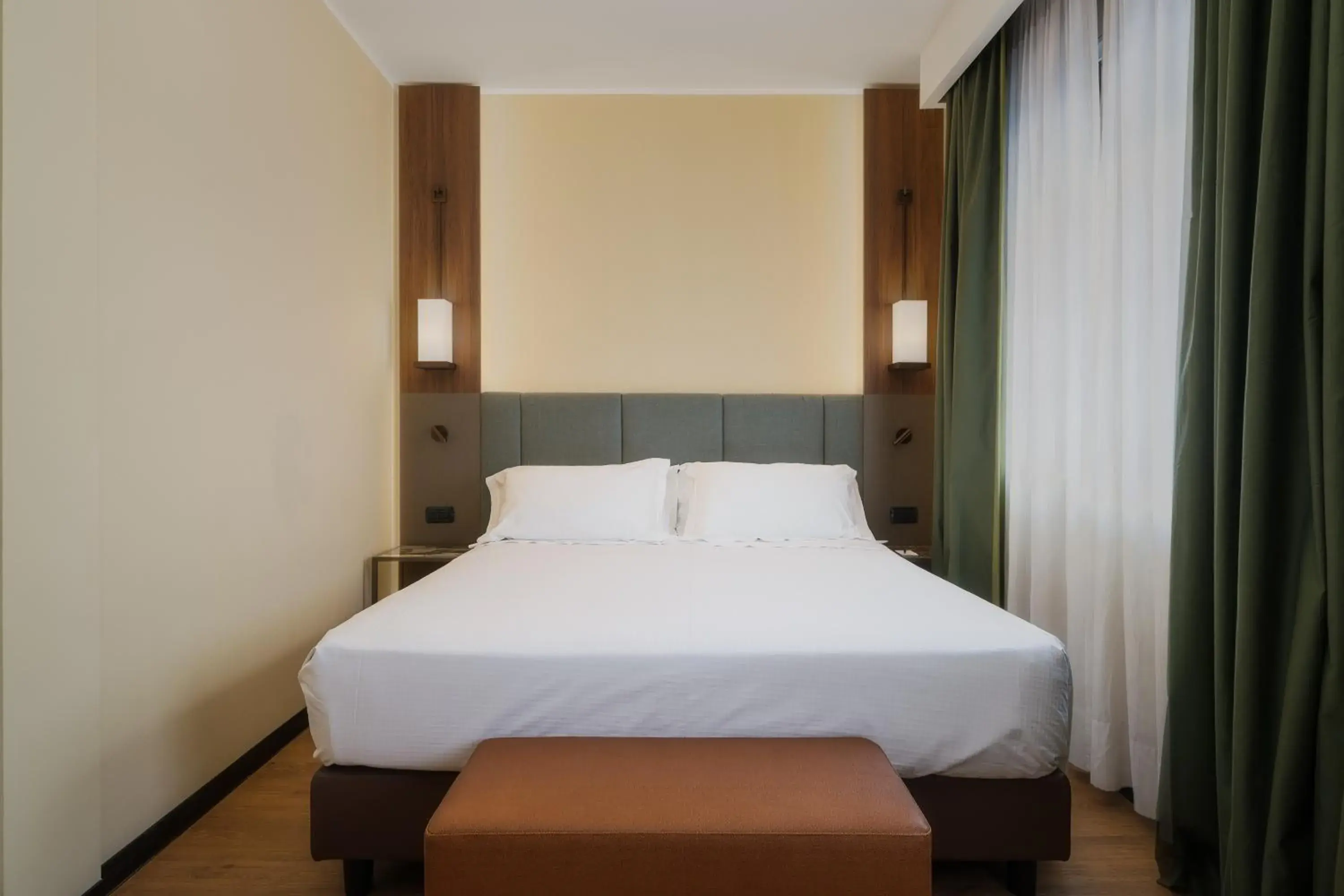 Bedroom, Bed in Hotel Mozart Bedroom, Bed in Hotel Mozart