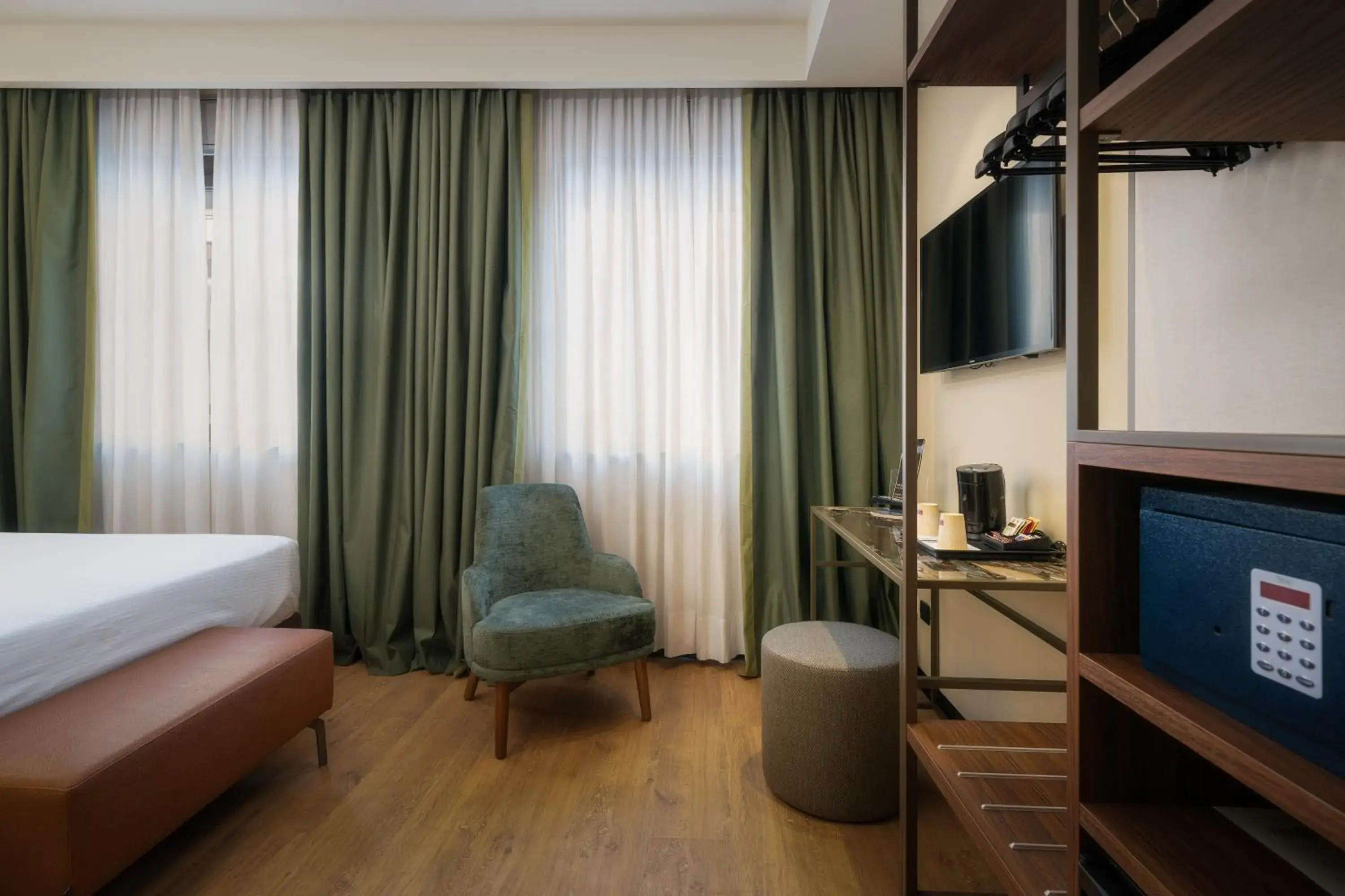 Bedroom, Bed in Hotel Mozart Bedroom, Bed in Hotel Mozart