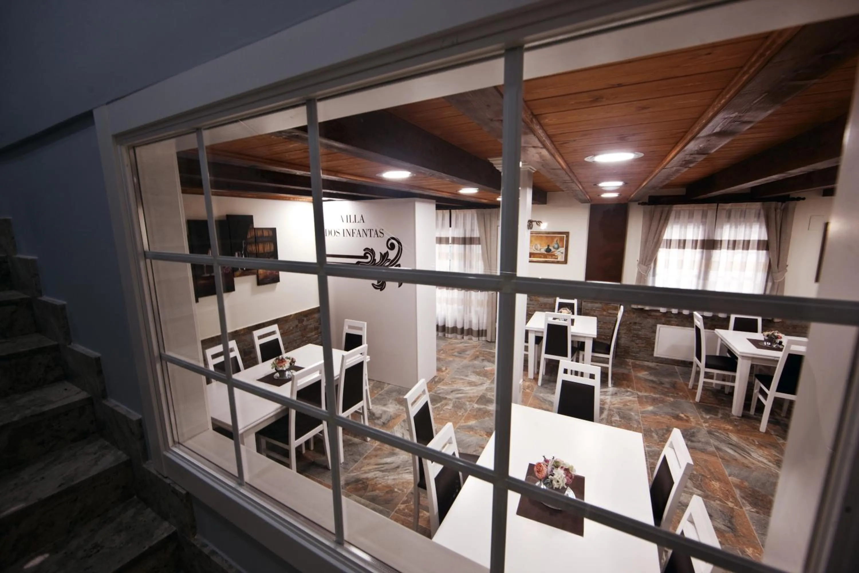 Restaurant/places to eat in VILLA DOS INFANTAS