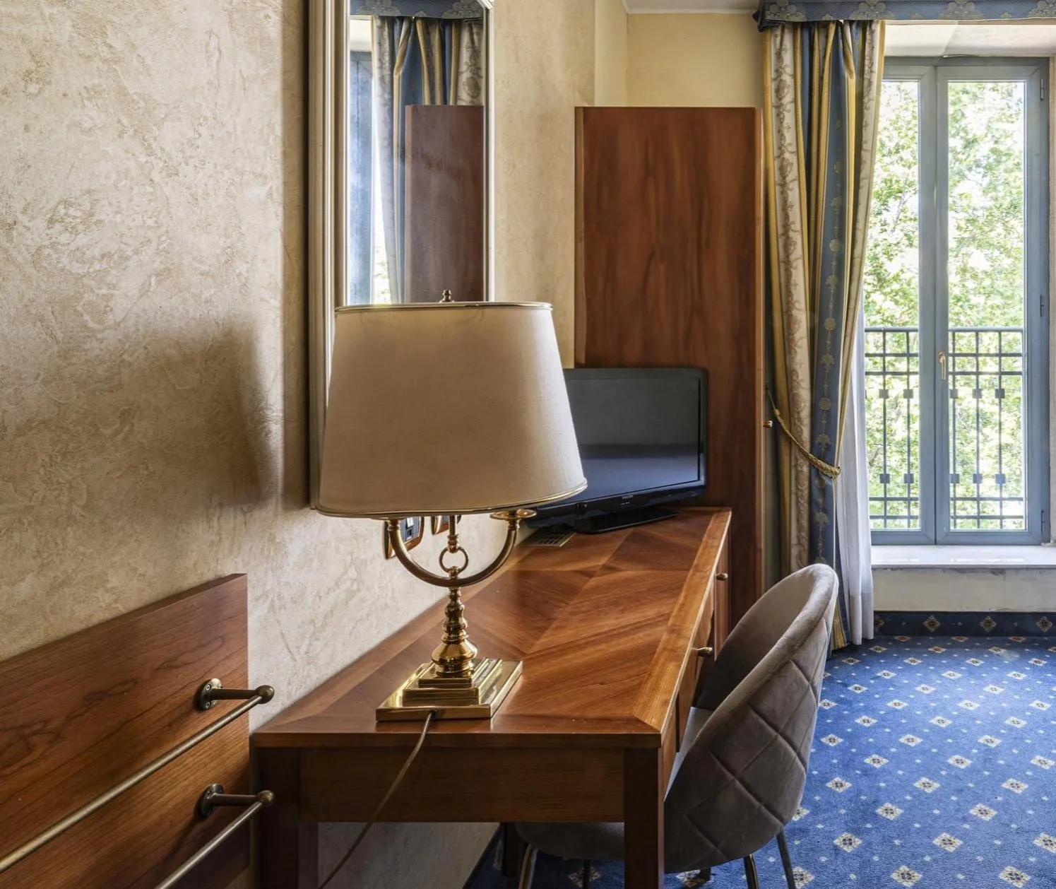 TV and multimedia in Boutique Hotel Dieci