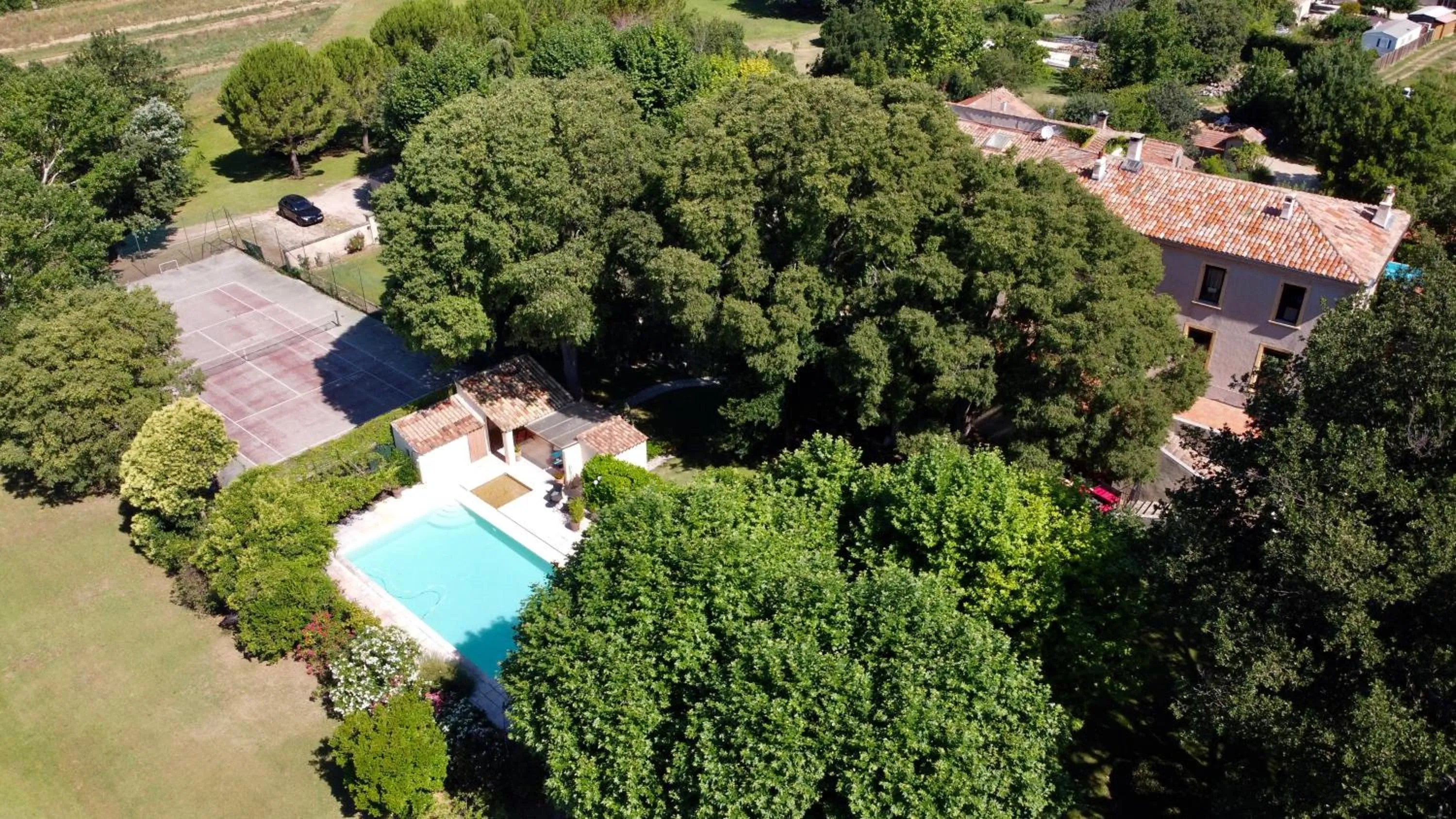 Swimming pool in Bastide Beaudinard