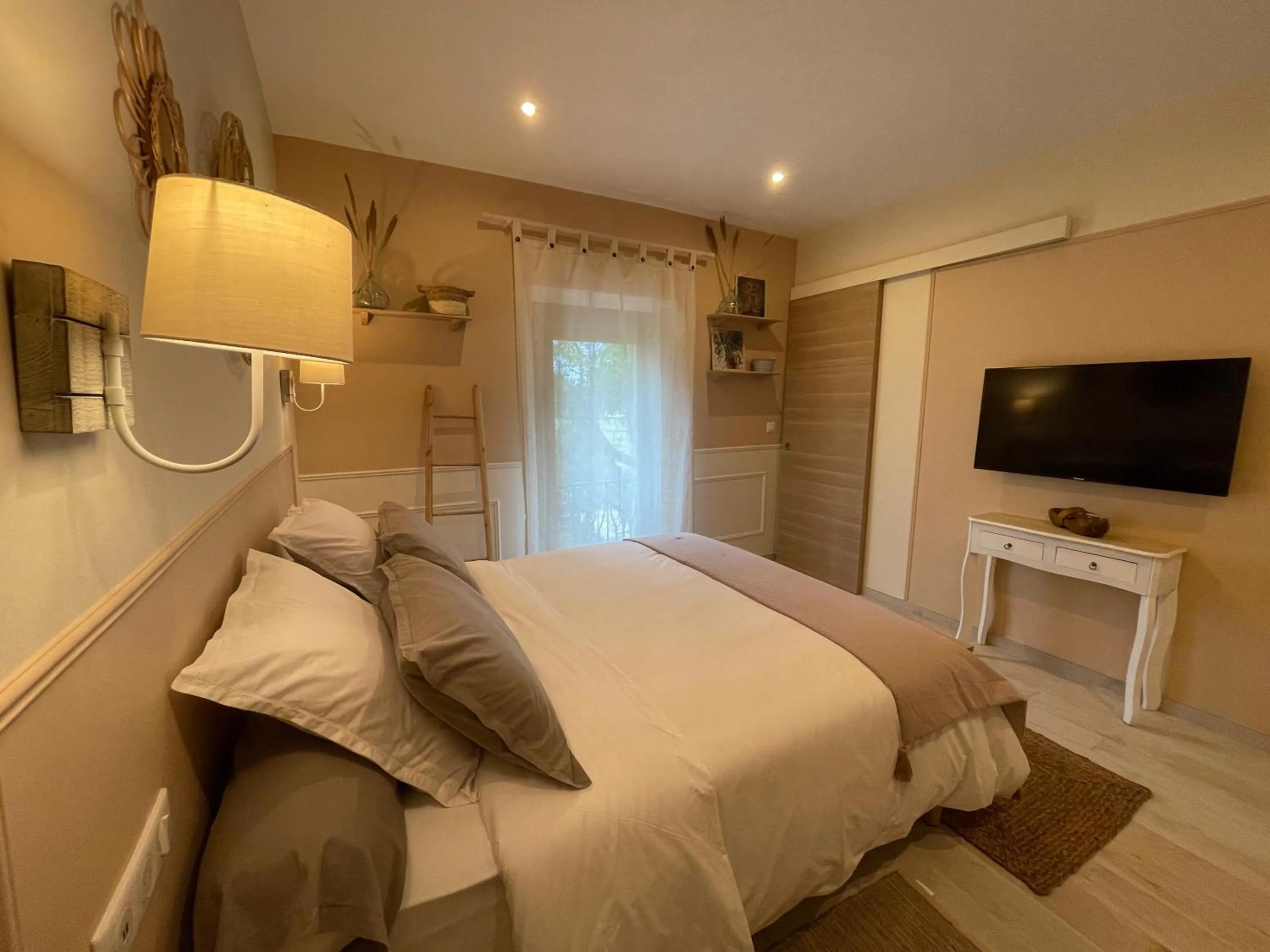 Bedroom, Bed in Bastide Beaudinard