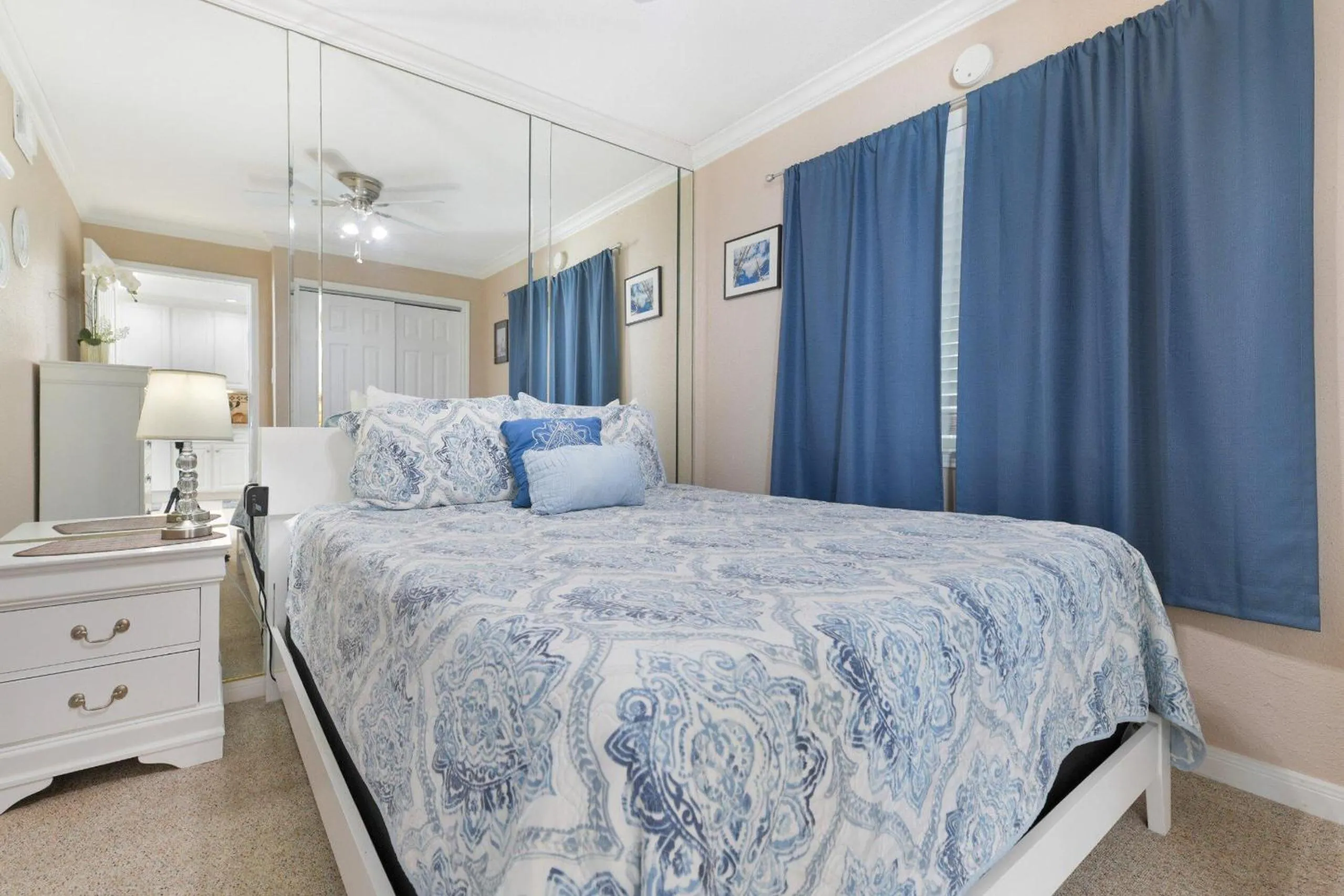 Bed in Seascape 1311