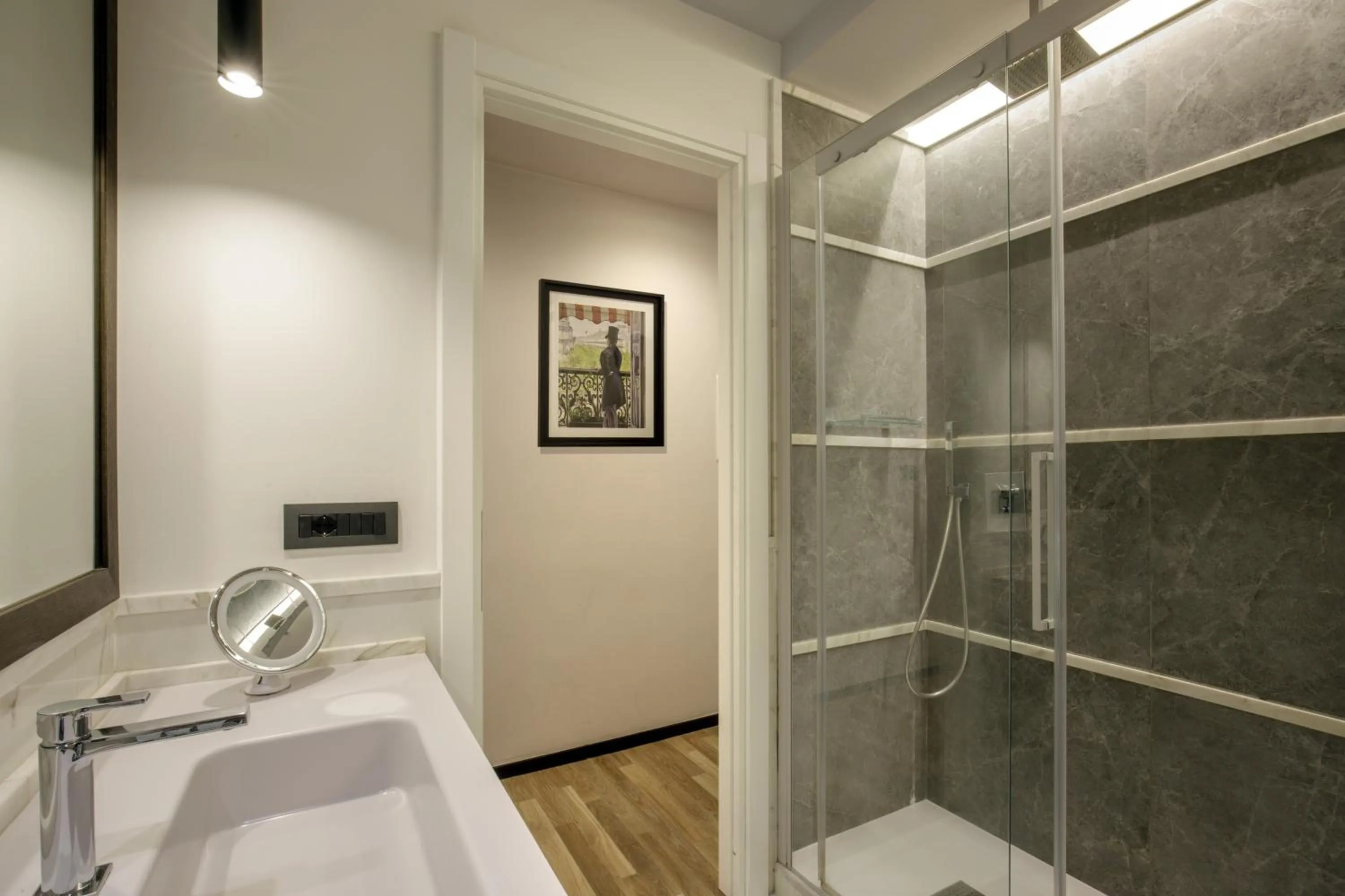 Shower in Flâneur Suites Corso