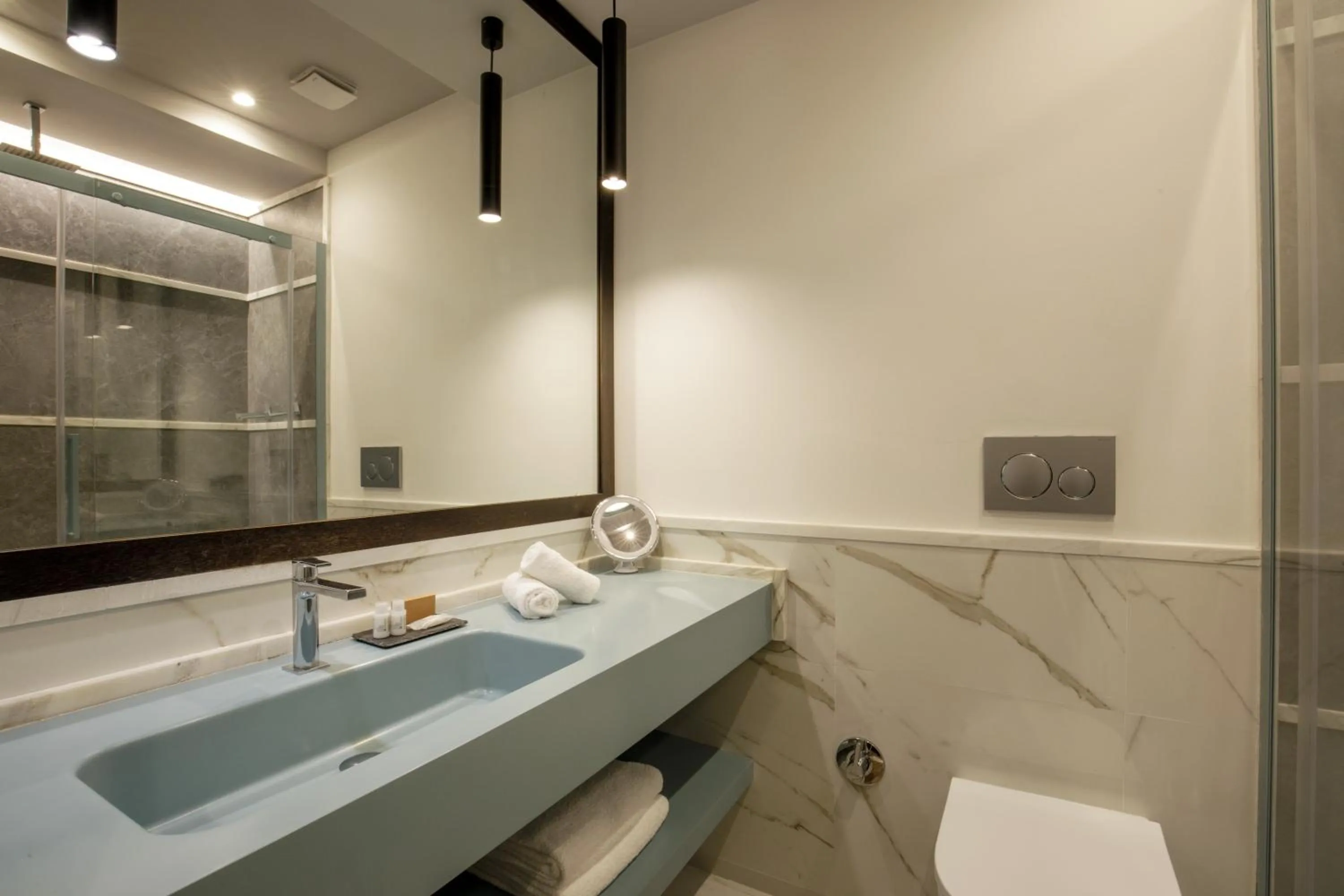 Shower in Flâneur Suites Corso