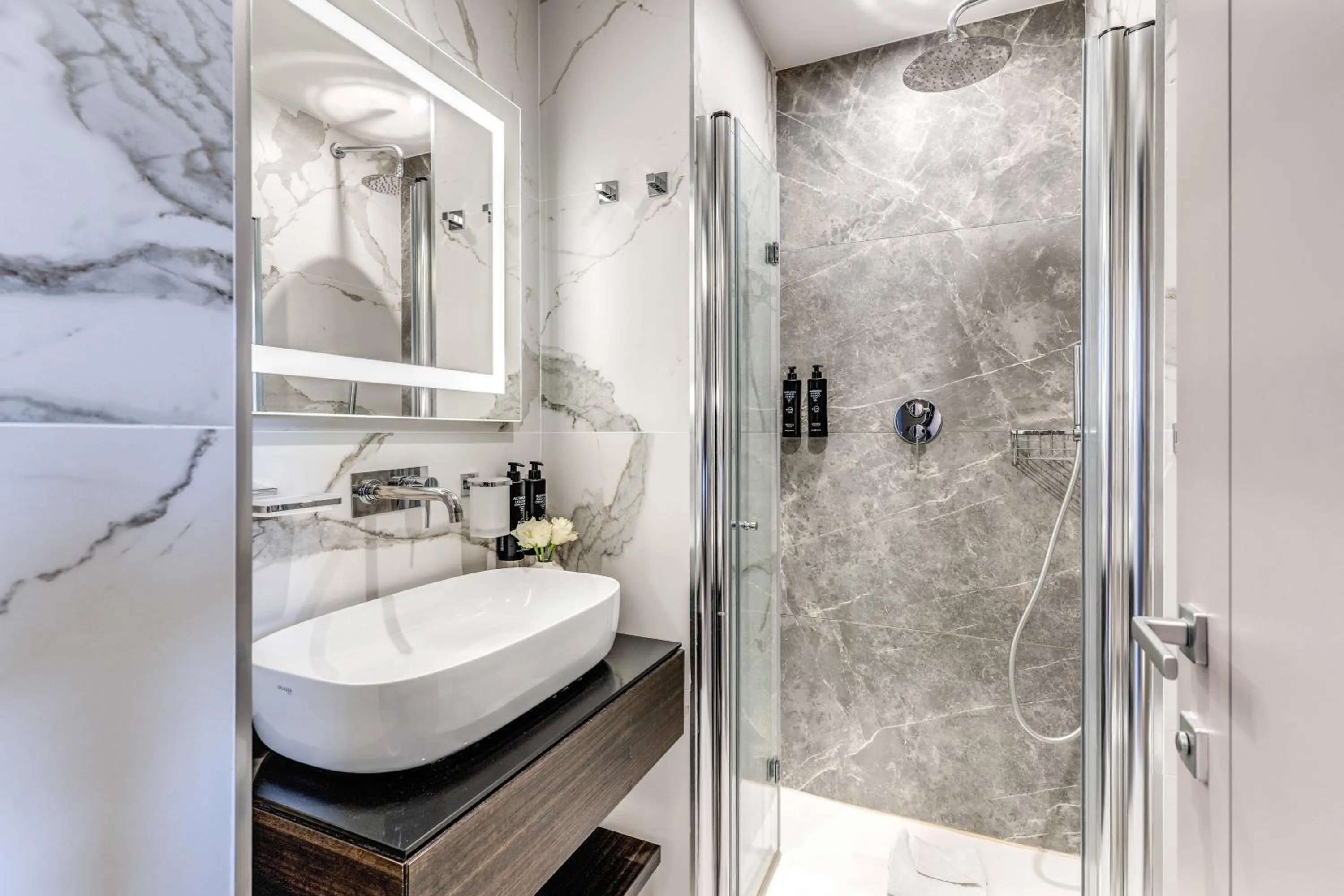 Shower in Hotel Viminale