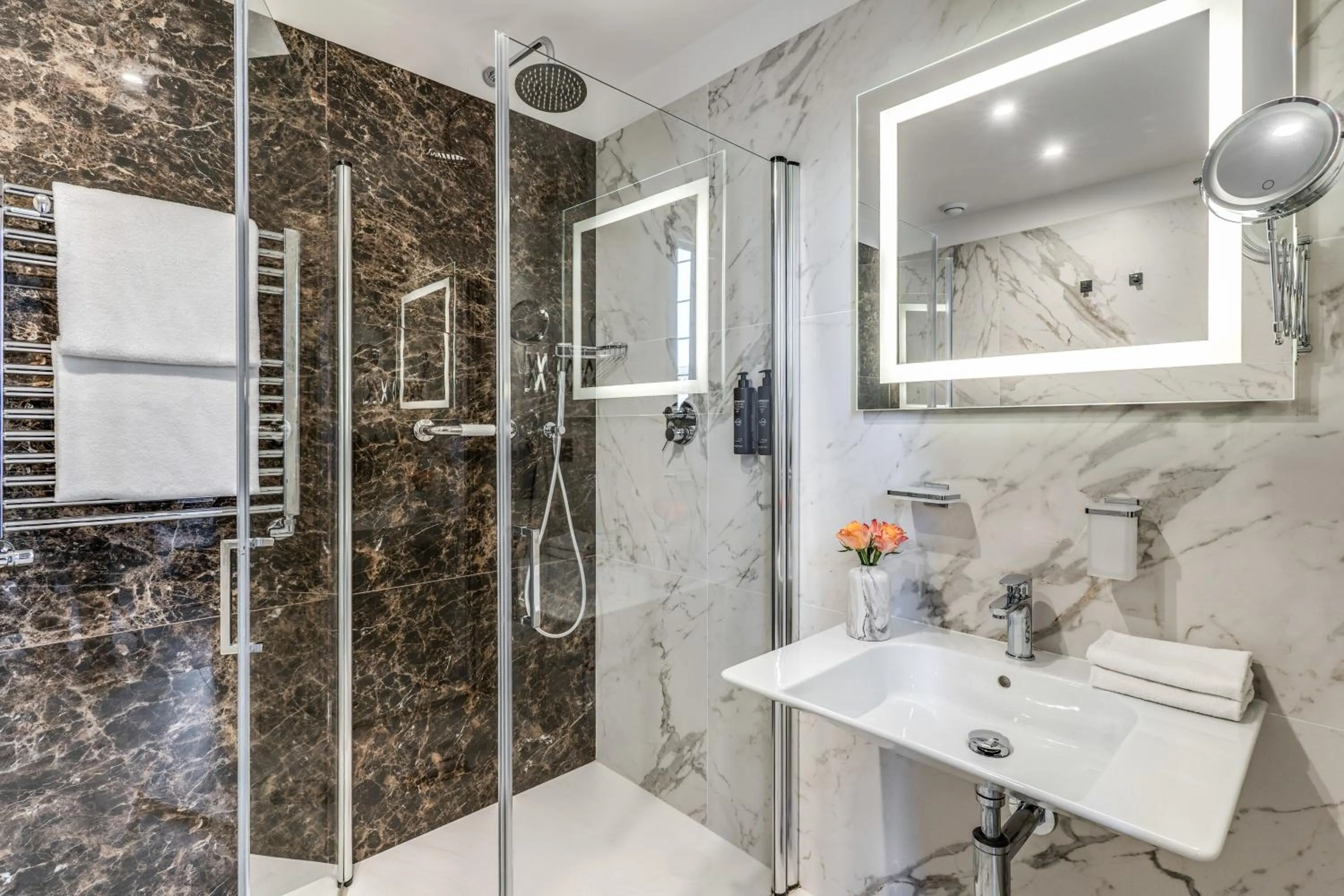 Shower in Hotel Viminale