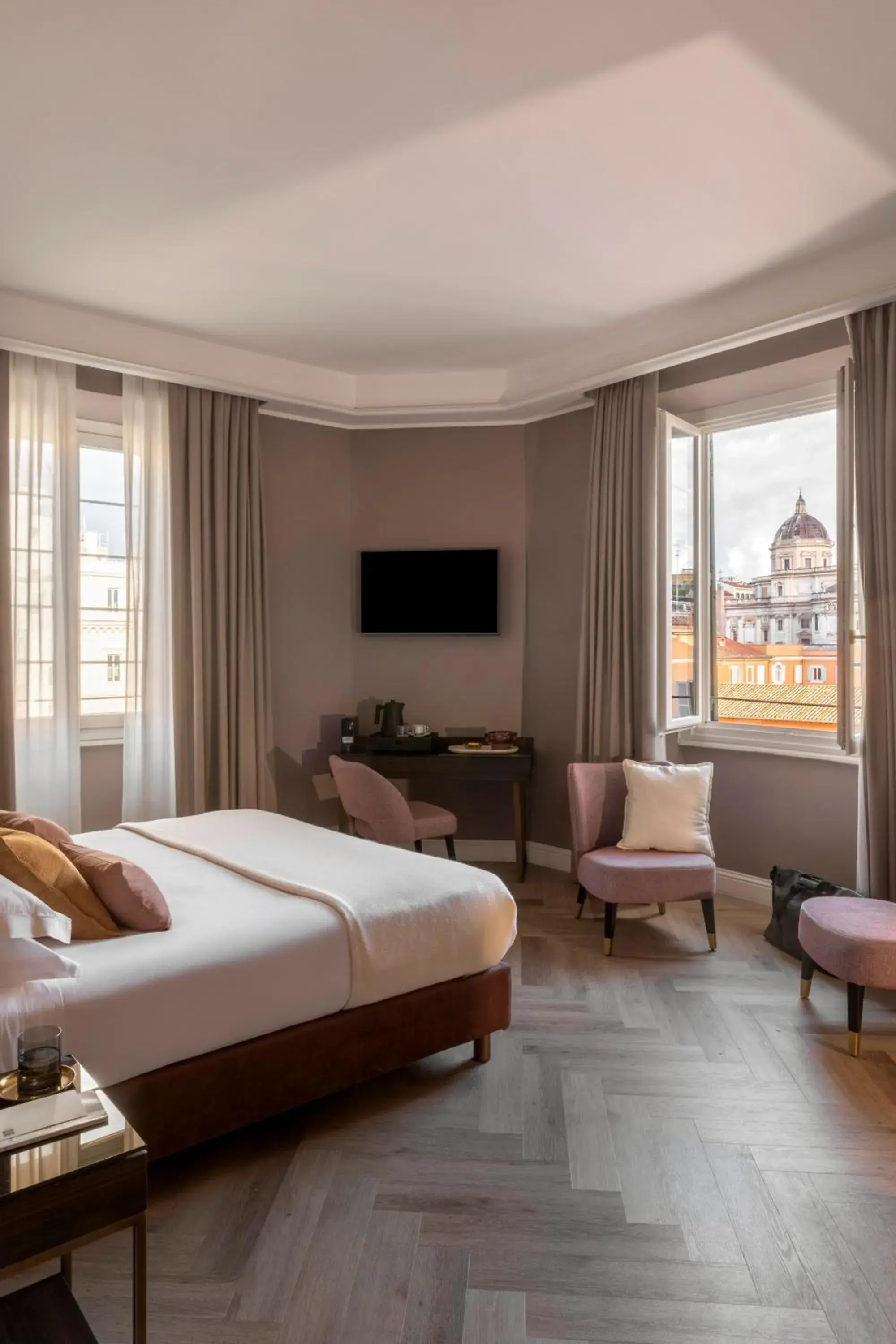 View (from property/room), Bed in Hotel Viminale View (from property/room), Bed in Hotel Viminale