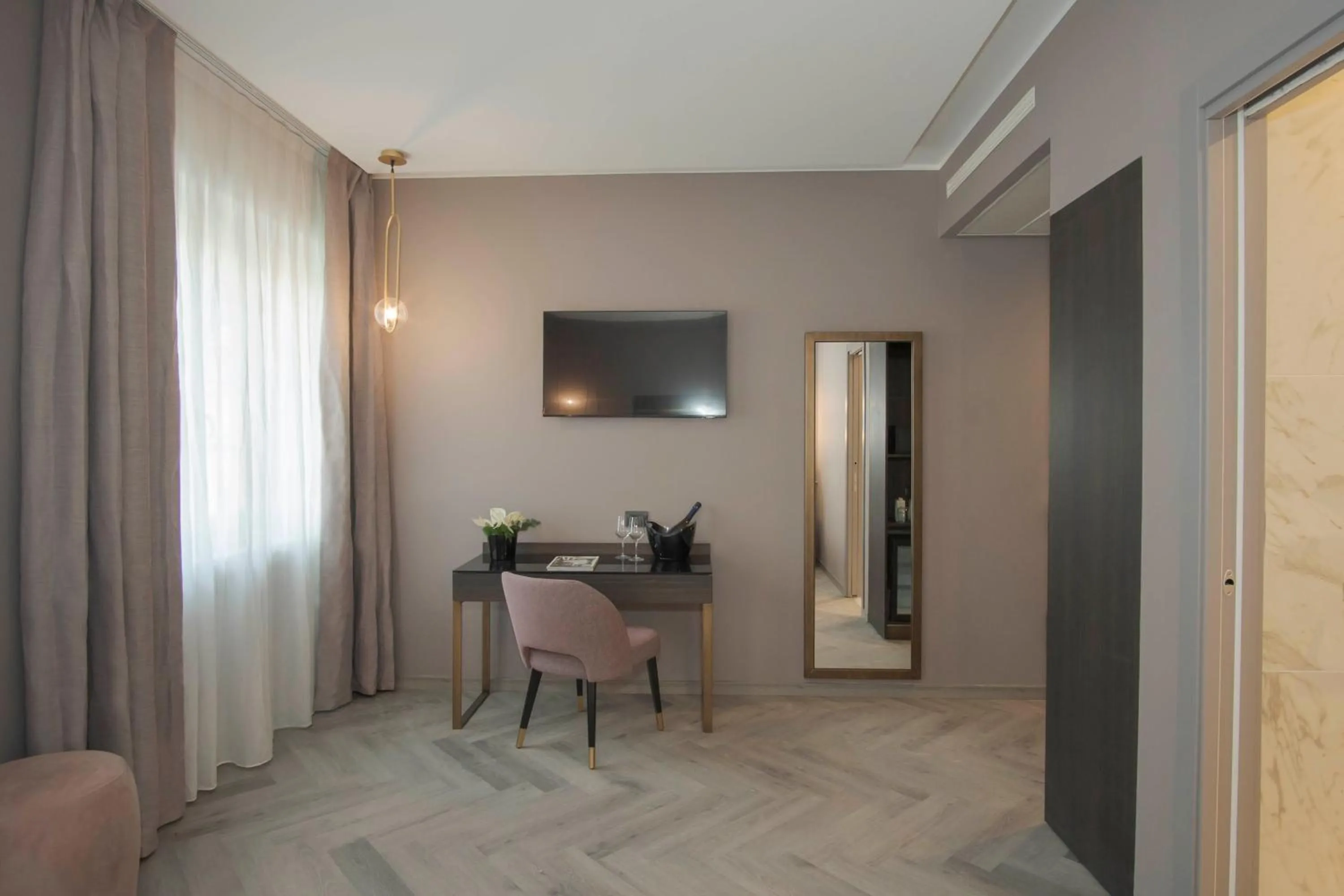 TV and multimedia in Hotel Viminale