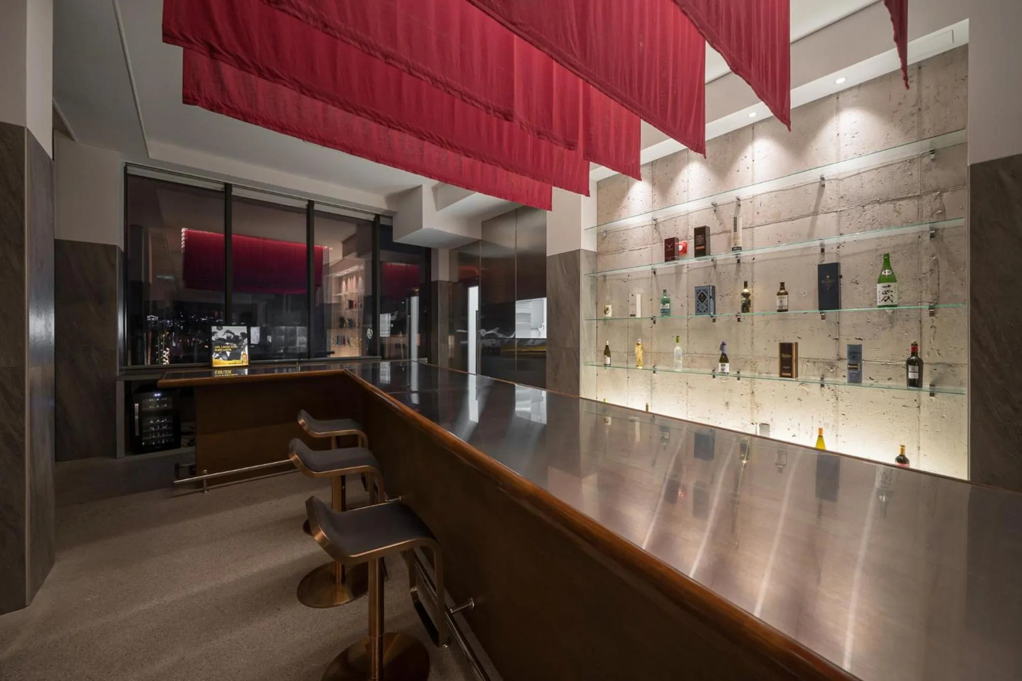 Restaurant/places to eat in Act Hotel