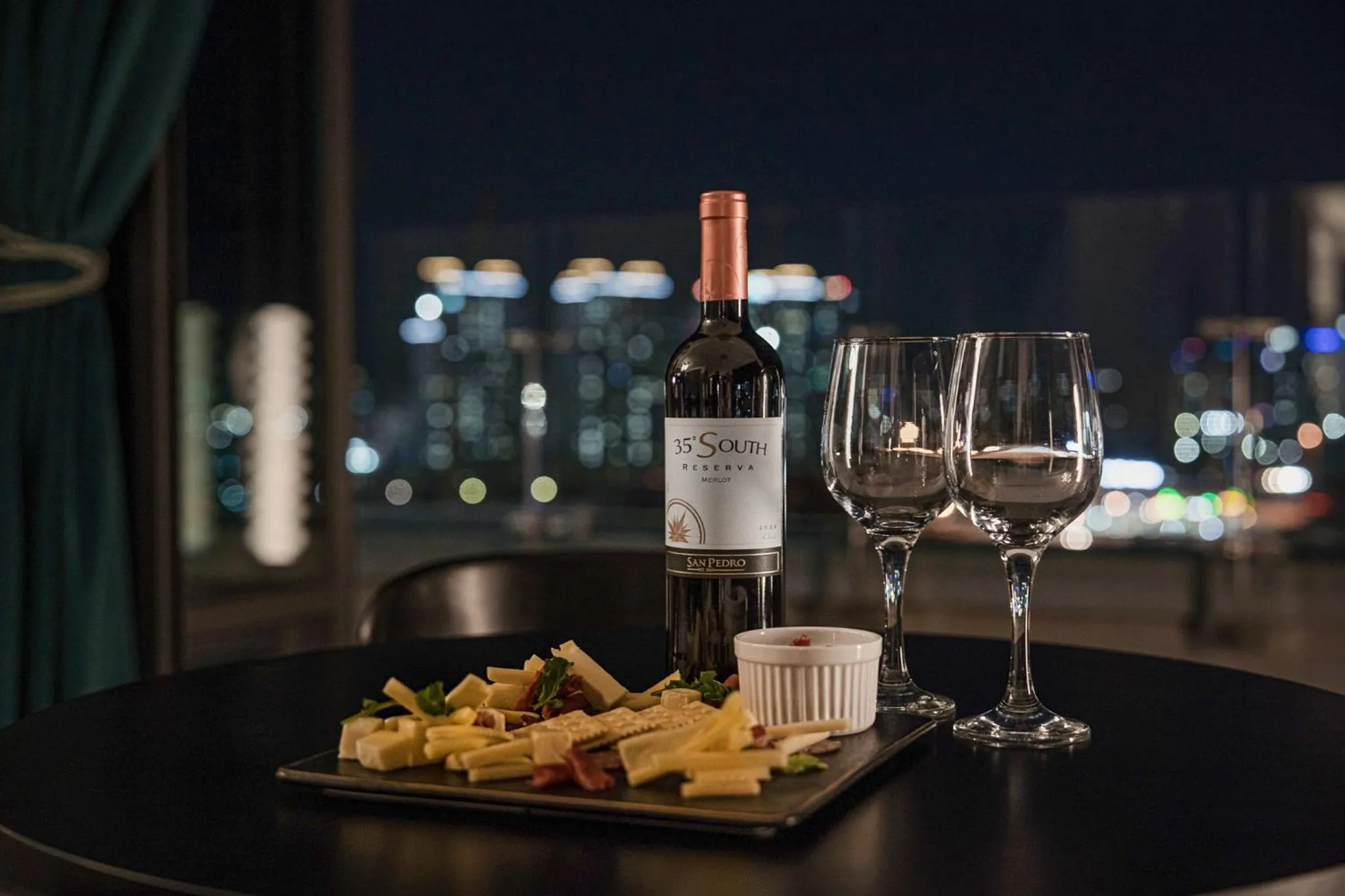 Restaurant/places to eat in Act Hotel