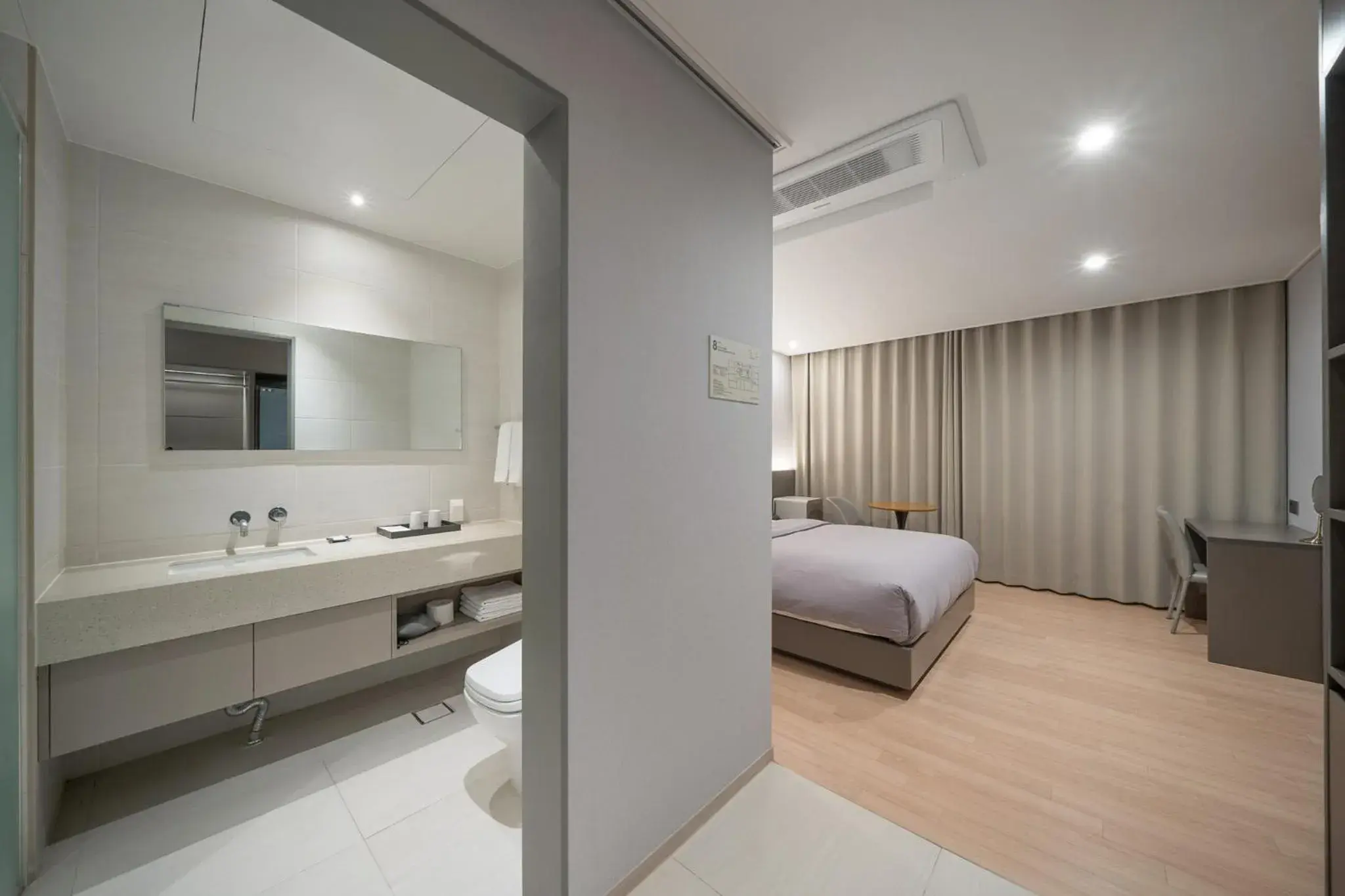 Photo of the whole room, Bed in Act Hotel Photo of the whole room, Bed in Act Hotel