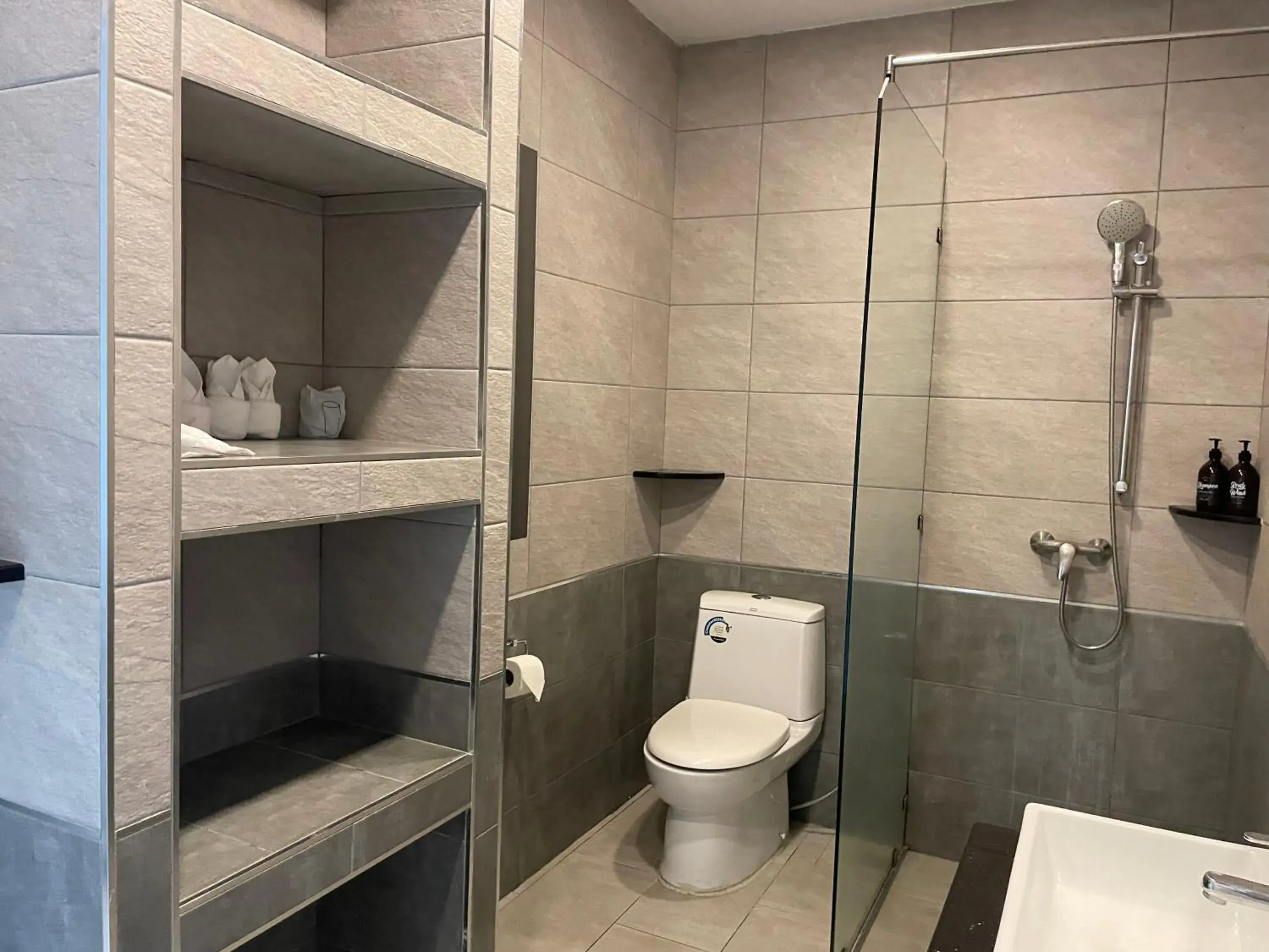 Bathroom in Hideaway Resort Banchang Bathroom in Hideaway Resort Banchang