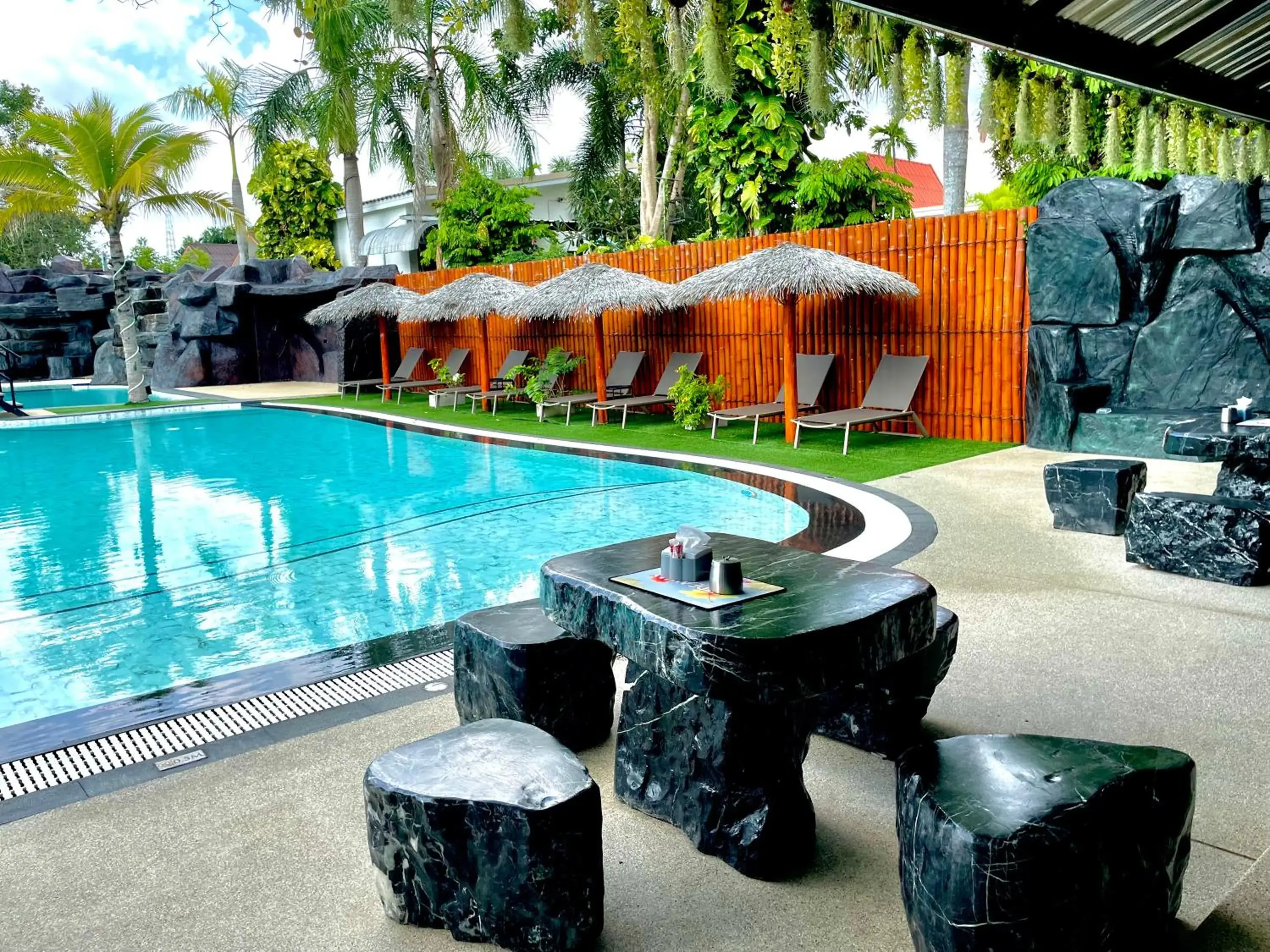 Swimming pool in Hideaway Resort Banchang Swimming pool in Hideaway Resort Banchang