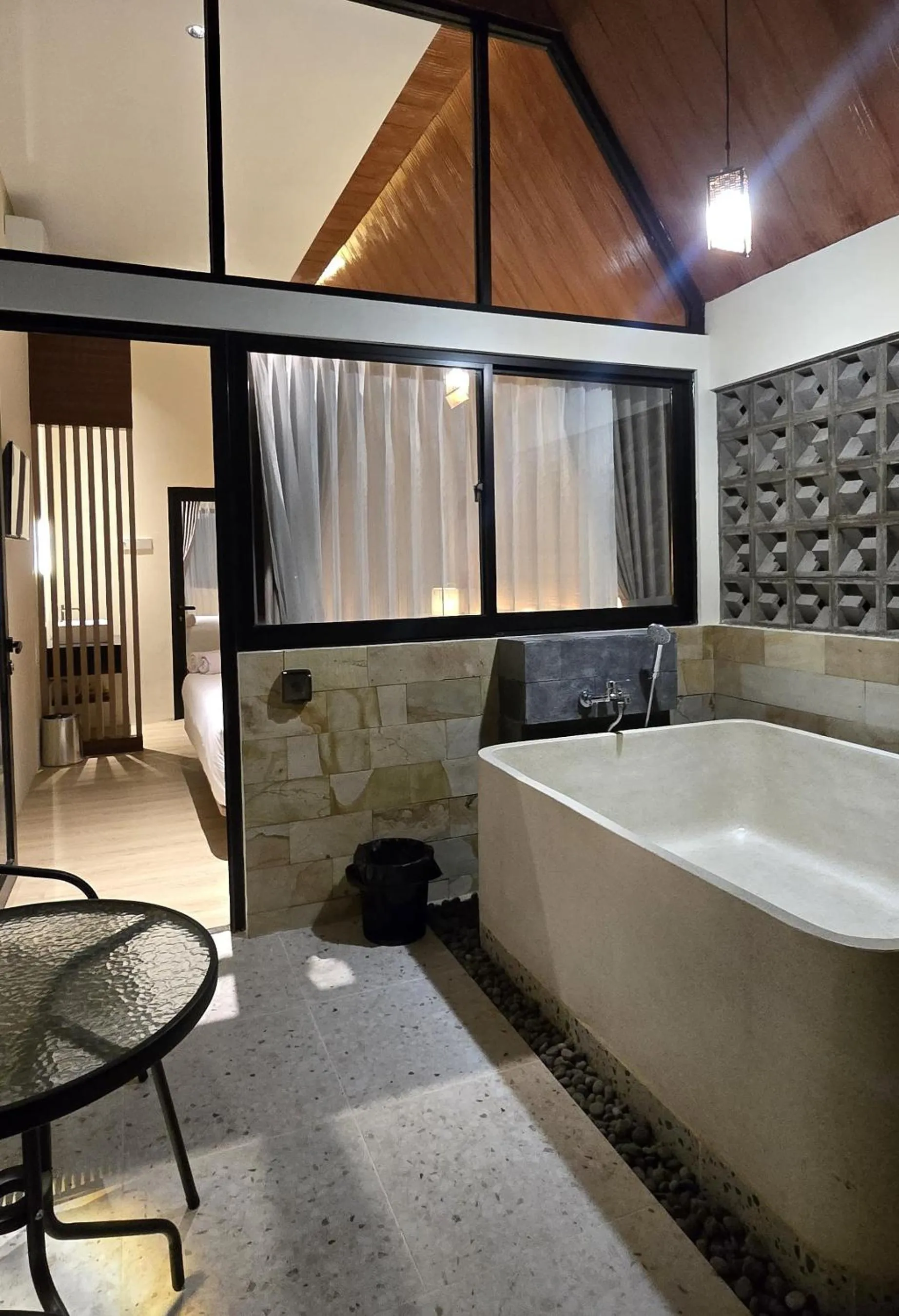 Bath in Mamifokobo Hotel & Glamping