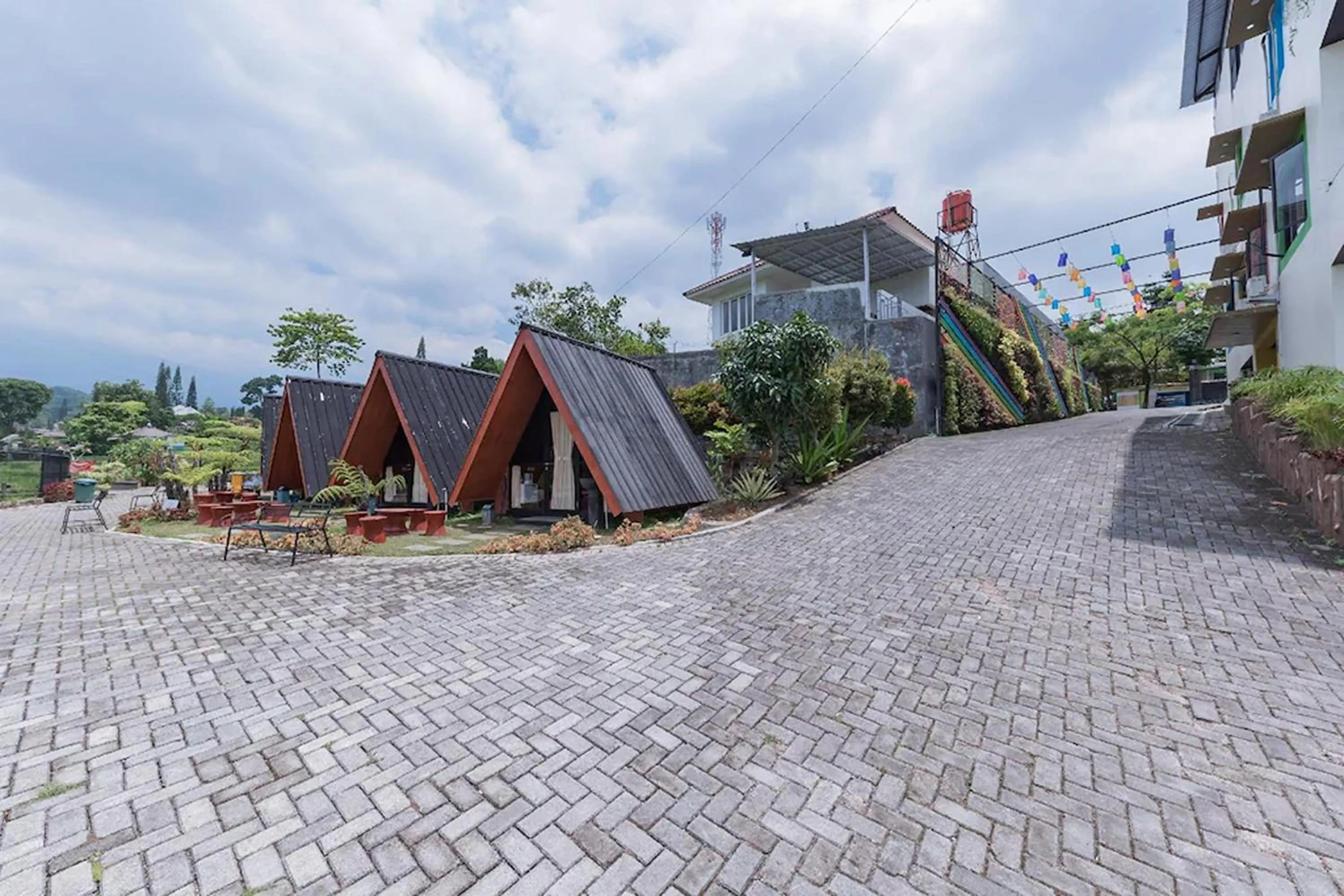 Property building in Mamifokobo Hotel & Glamping