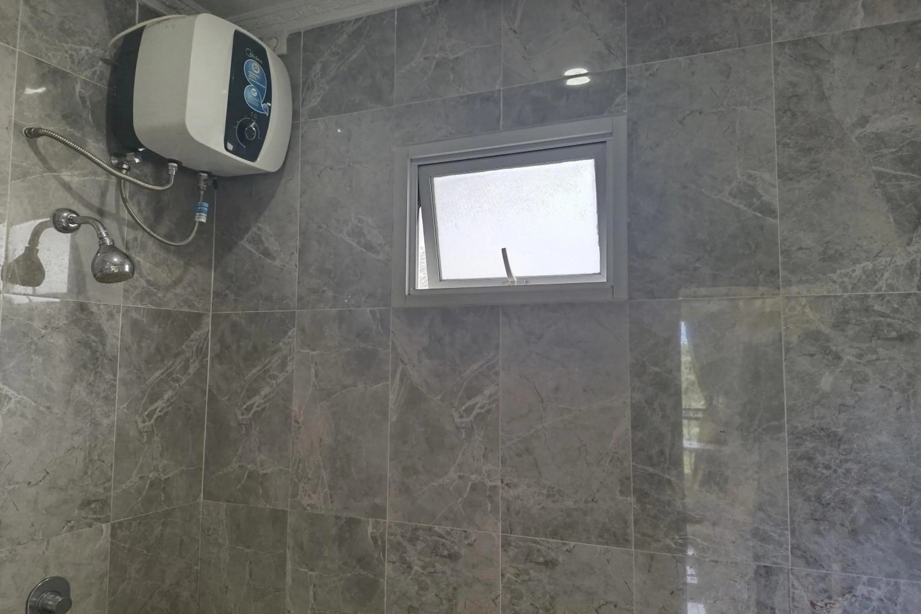 Shower in Mamifokobo Hotel & Glamping