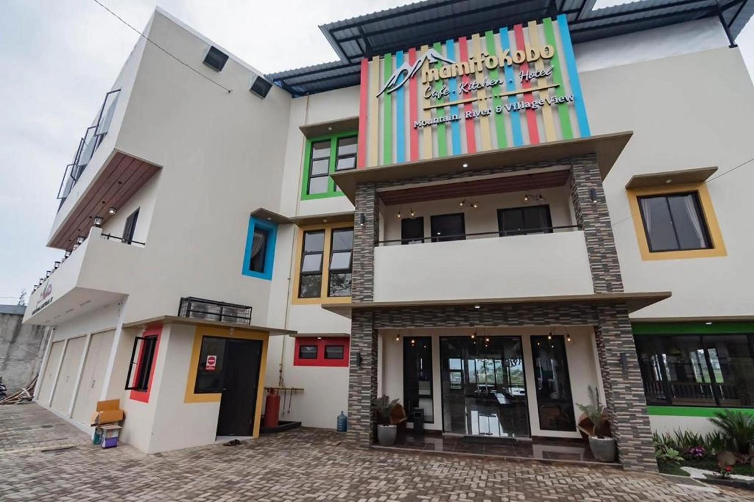 Property building in Mamifokobo Hotel & Glamping