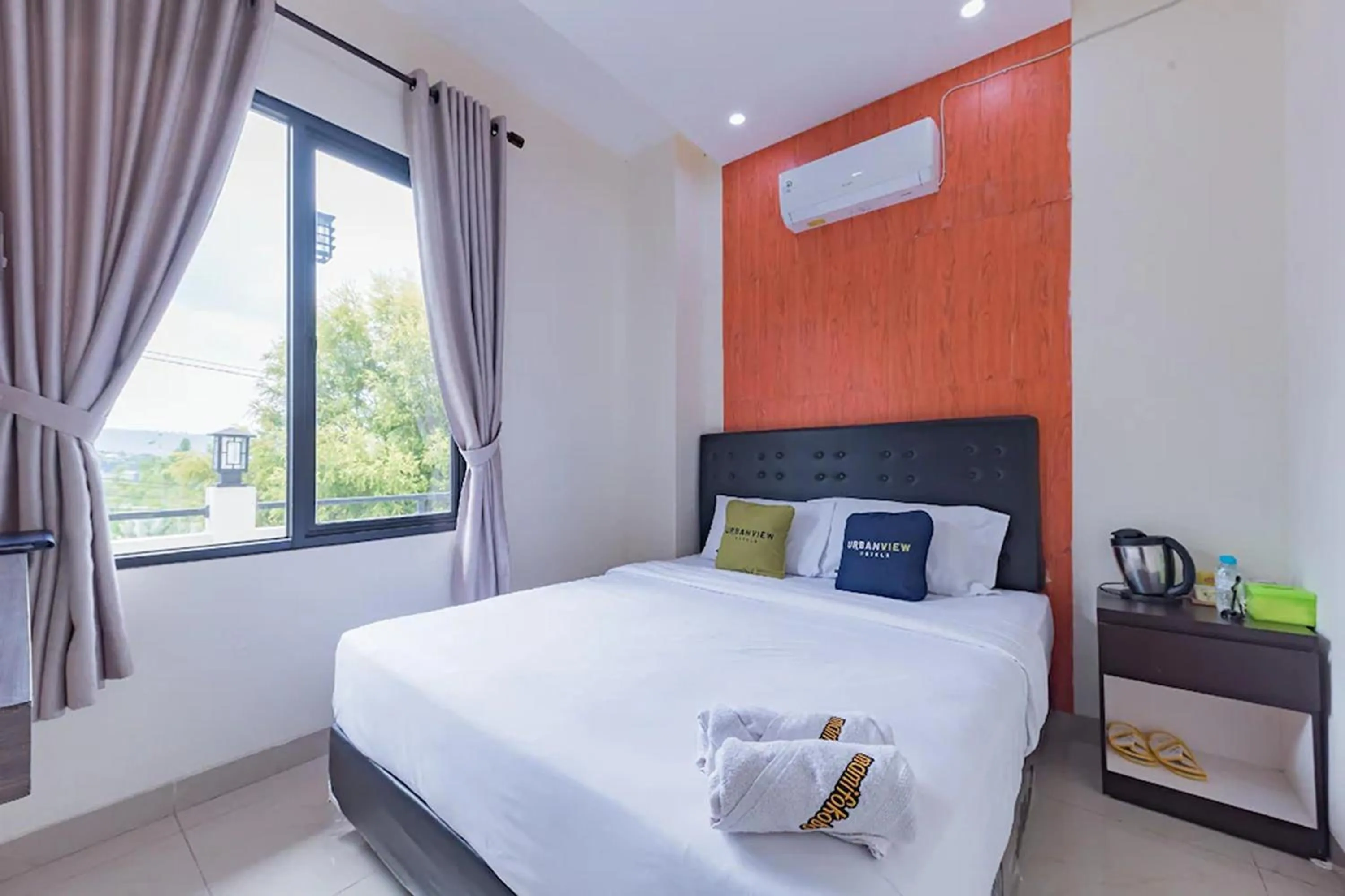 Photo of the whole room, Bed in Mamifokobo Hotel & Glamping