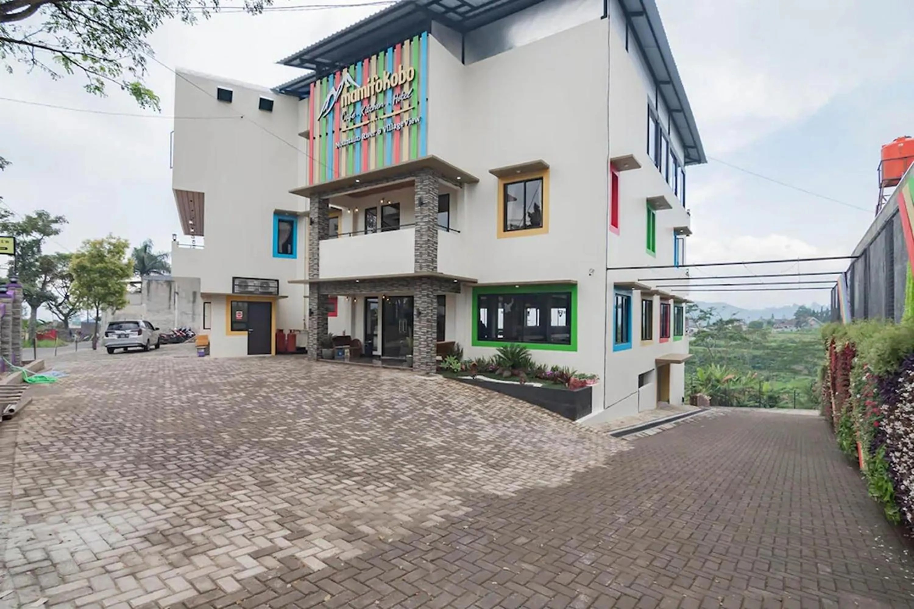 Property building in Mamifokobo Hotel & Glamping