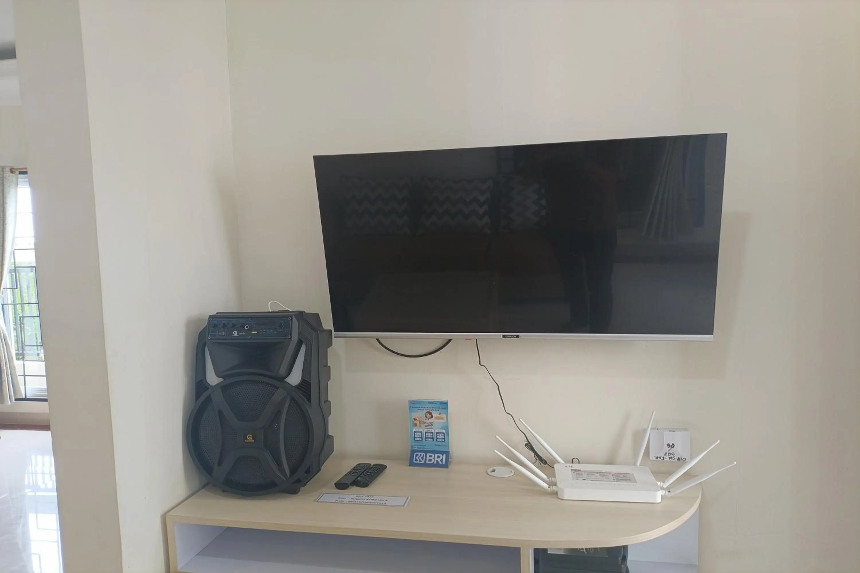 TV and multimedia in Mamifokobo Hotel & Glamping