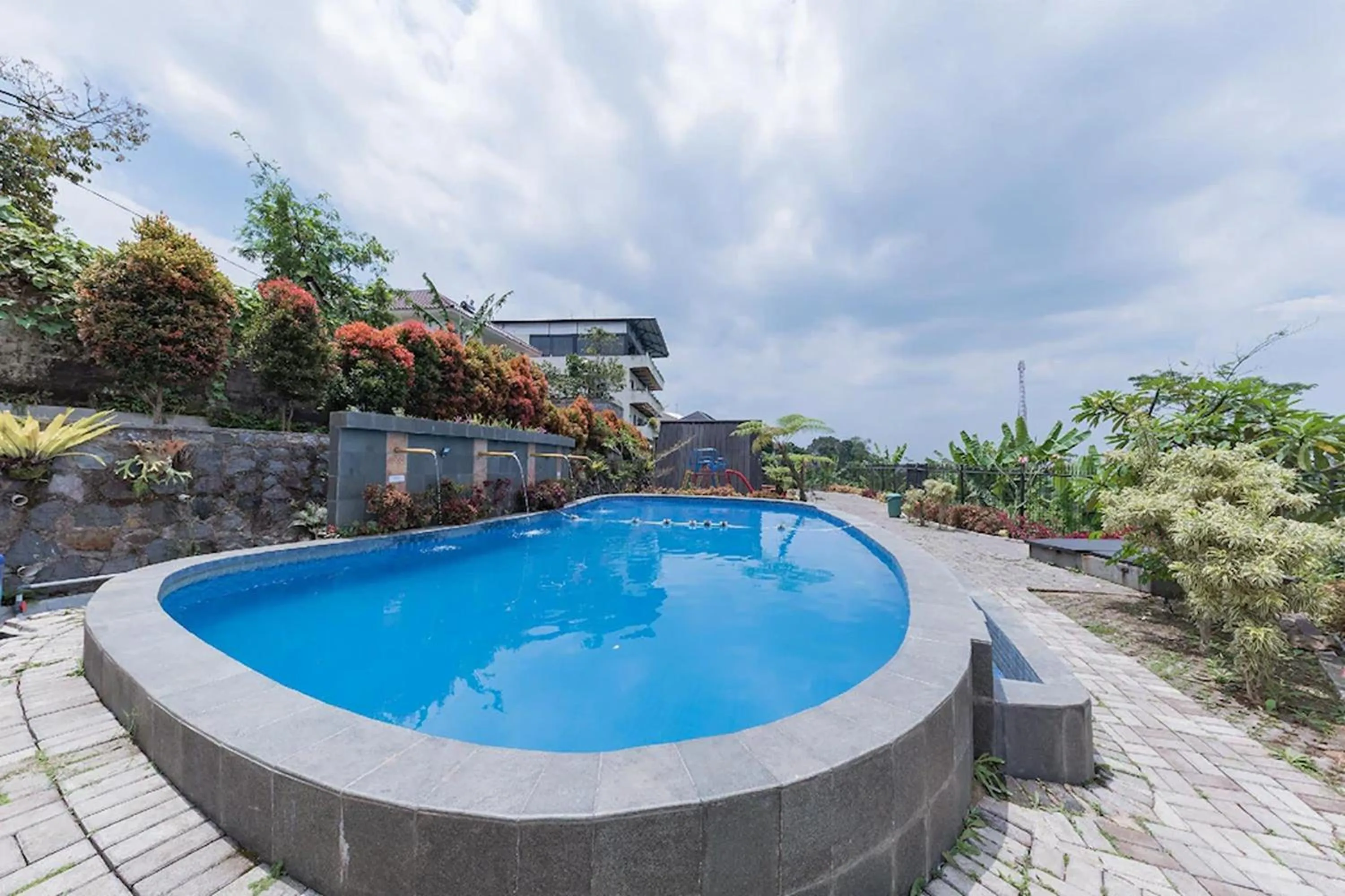 Swimming pool in Mamifokobo Hotel & Glamping