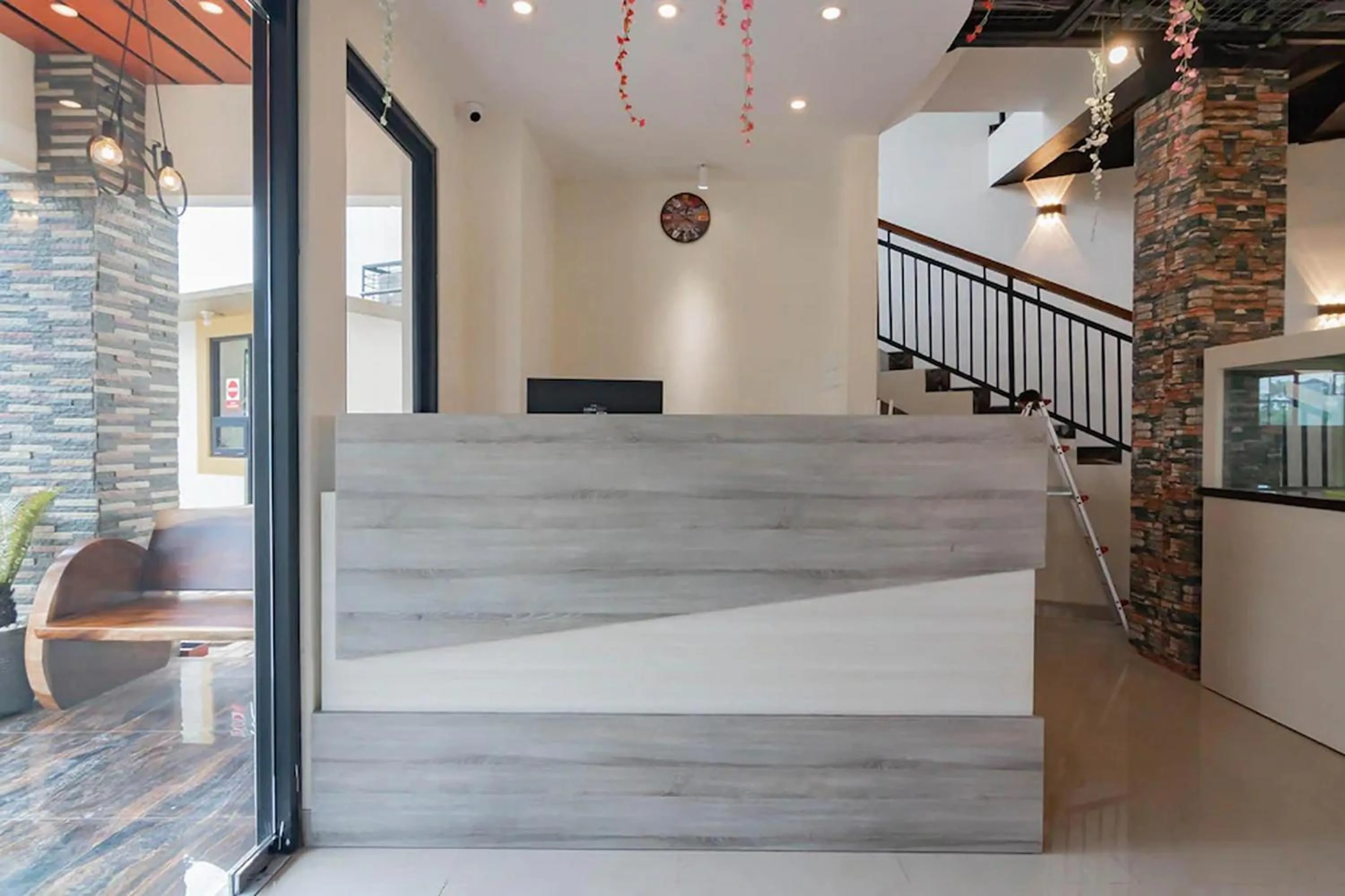 Lobby or reception, Bed in Mamifokobo Hotel & Glamping