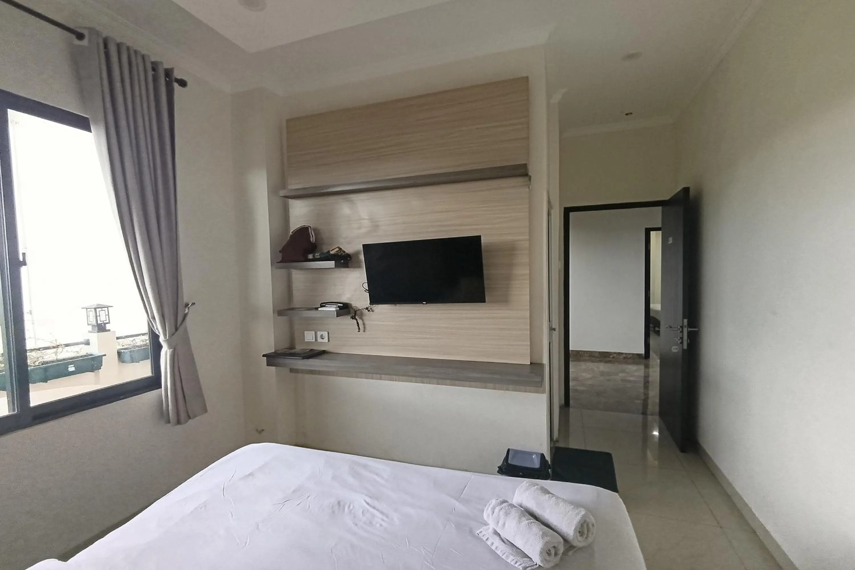 Photo of the whole room, Bed in Mamifokobo Hotel & Glamping