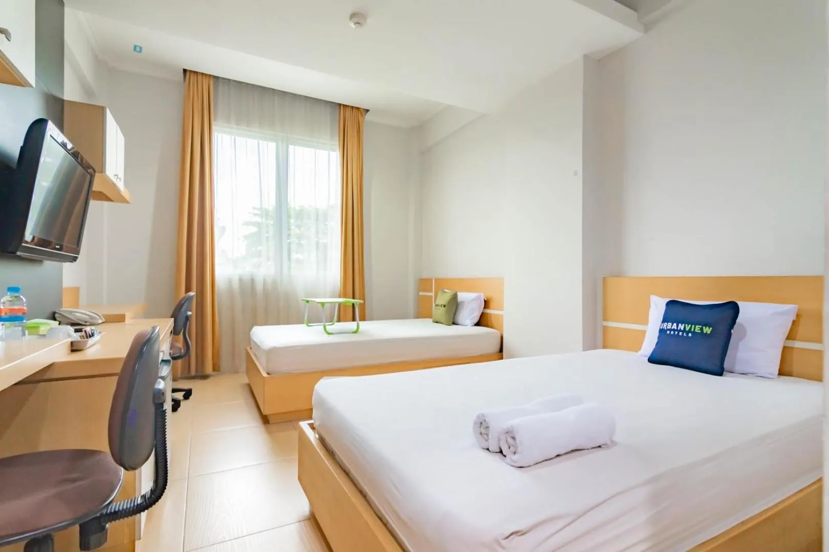 Photo of the whole room, Bed in Urbanview Hotel Syariah Dapen Pontianak by RedDoorz