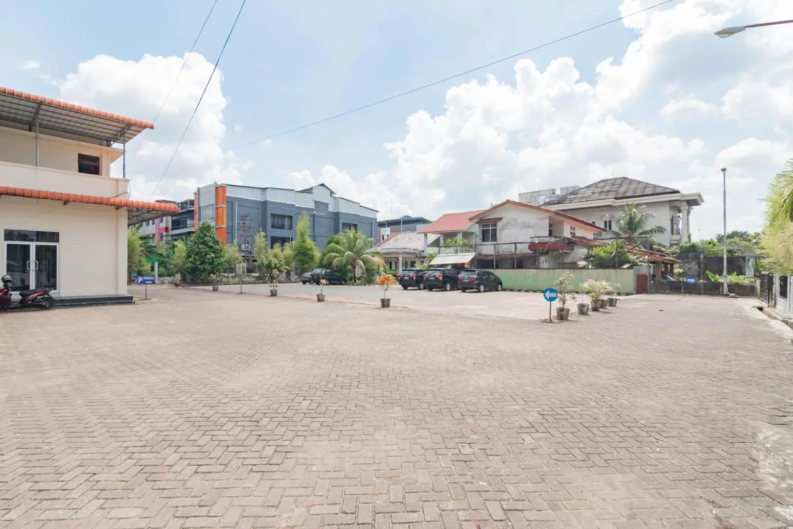 Property building in Urbanview Hotel Syariah Dapen Pontianak by RedDoorz