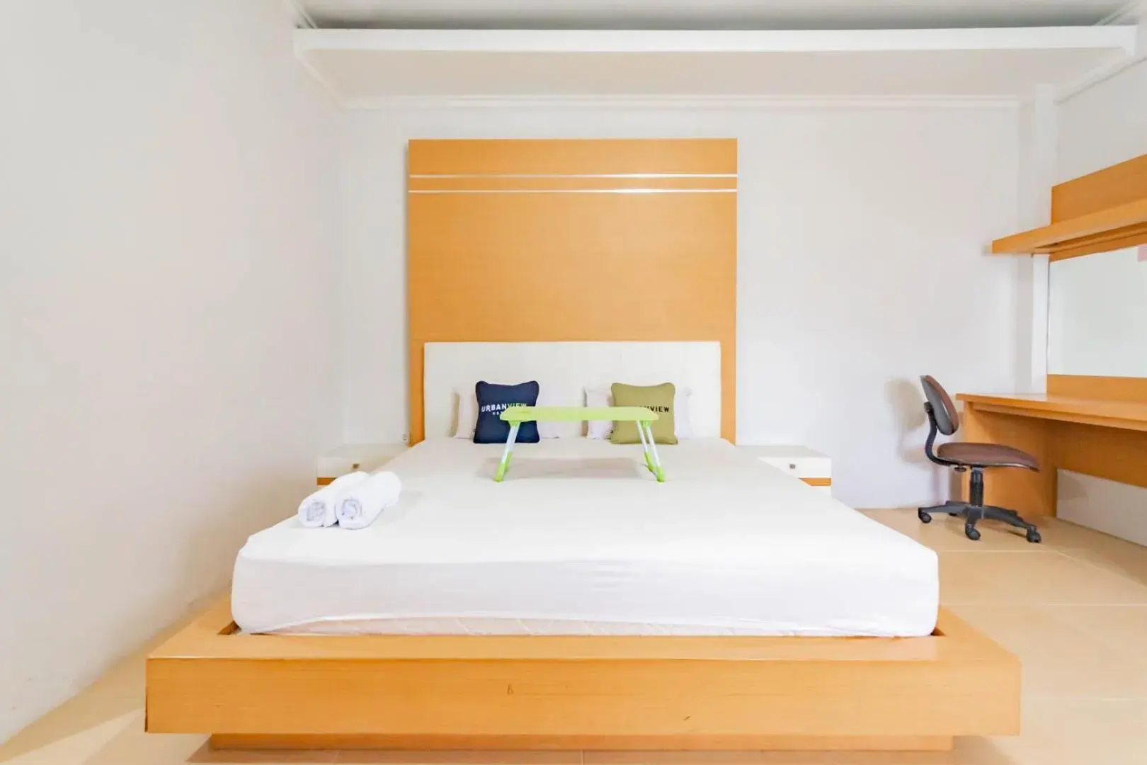 Photo of the whole room, Bed in Urbanview Hotel Syariah Dapen Pontianak by RedDoorz Photo of the whole room, Bed in Urbanview Hotel Syariah Dapen Pontianak by RedDoorz