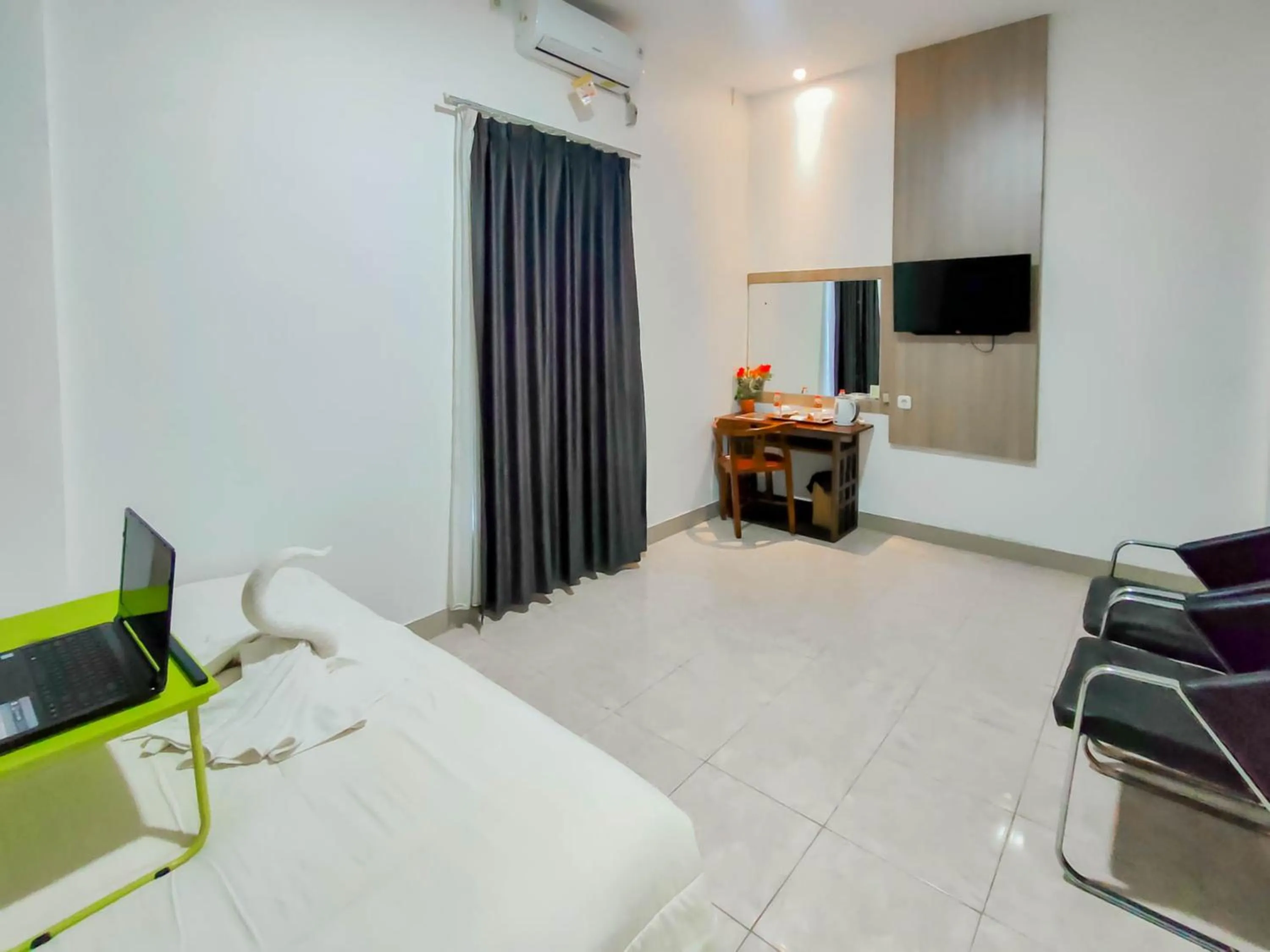 Bedroom in Urbanview Hotel Bagoes Sintang by RedDoorz