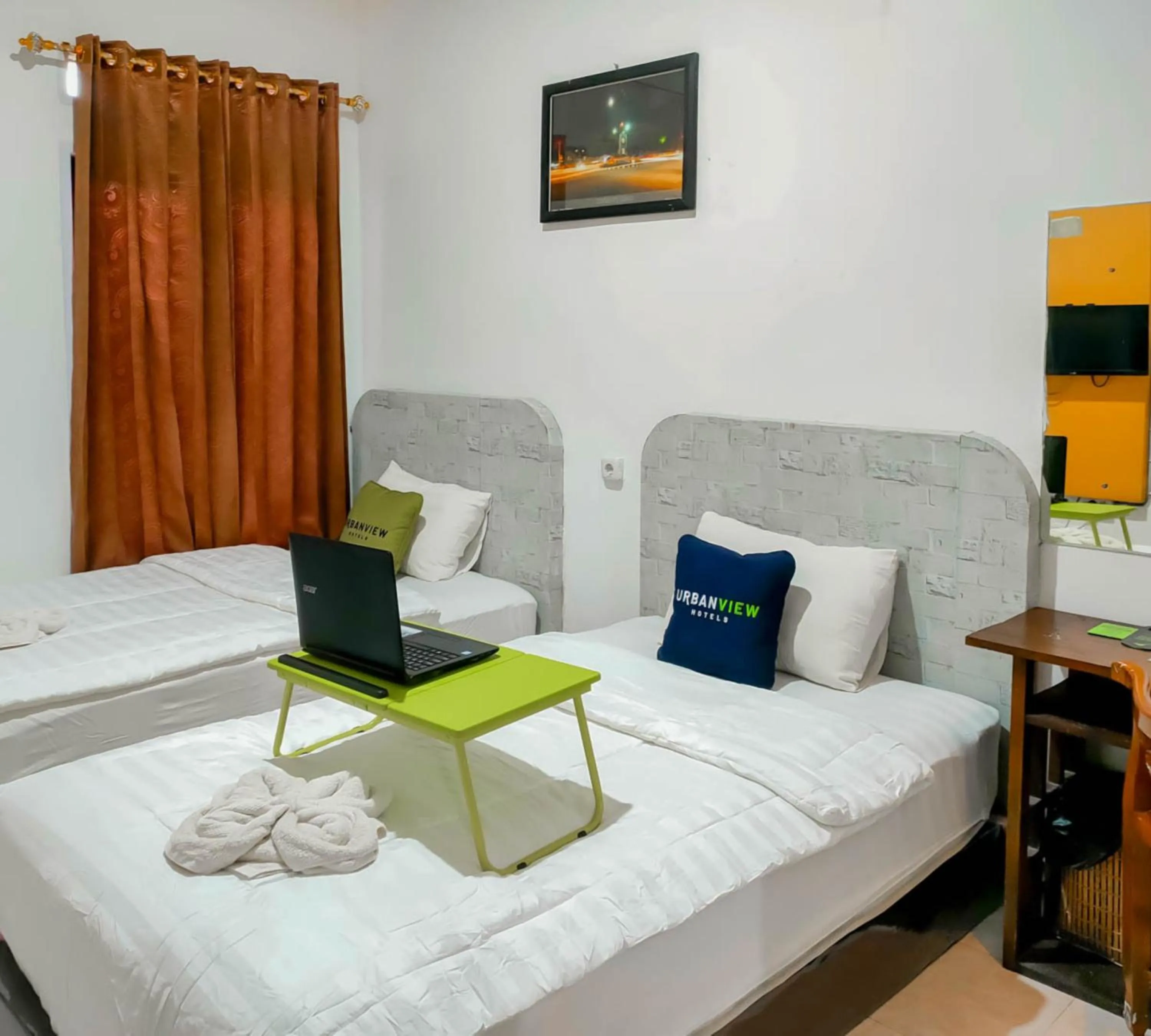 Bedroom, Bed in Urbanview Hotel Bagoes Sintang by RedDoorz