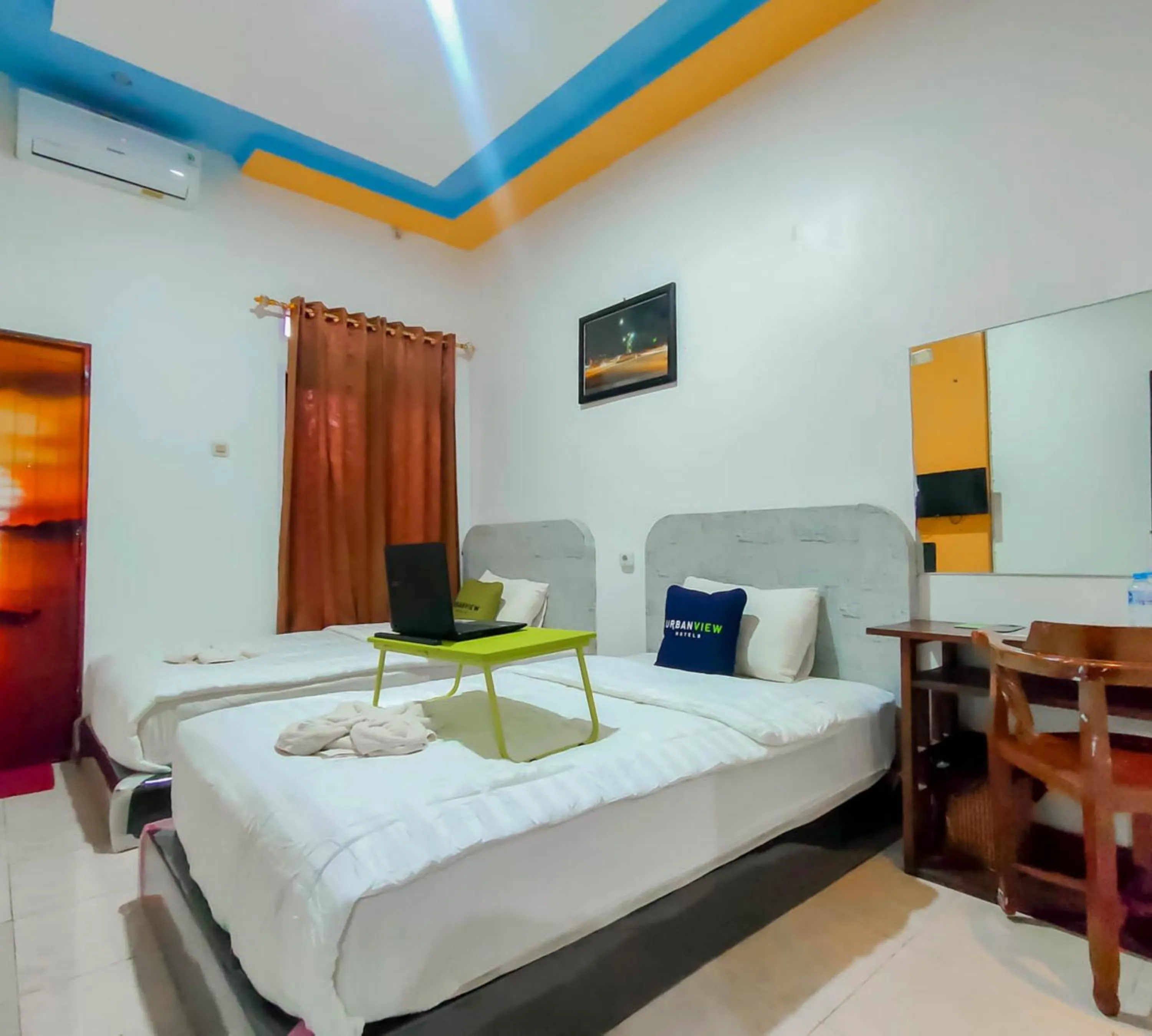 Bedroom, Bed in Urbanview Hotel Bagoes Sintang by RedDoorz