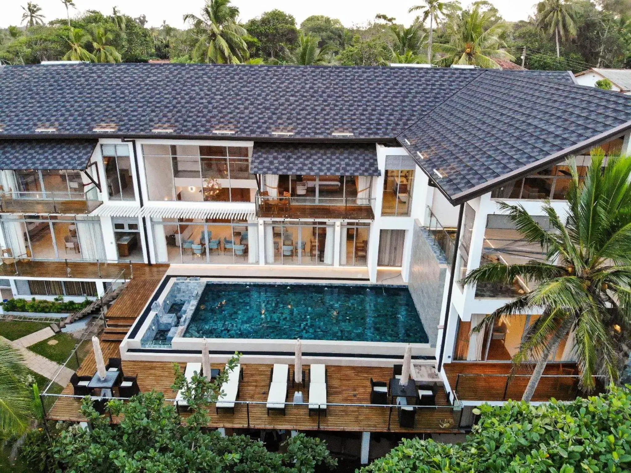 Property building in Beacon By The Bay Villas and Suites by the Clarks Property building in Beacon By The Bay Villas and Suites by the Clarks