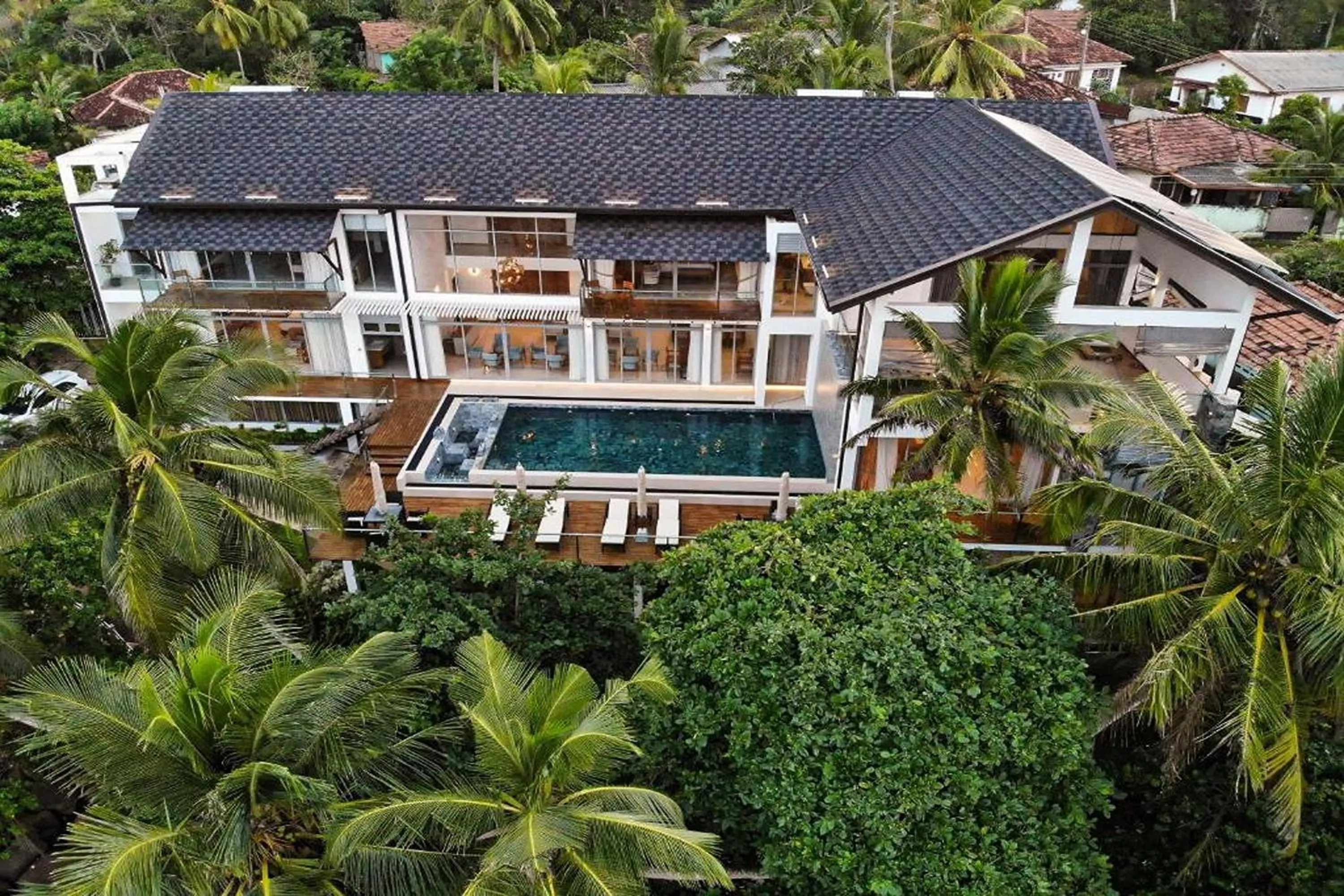 Property building in Beacon By The Bay Villas and Suites by the Clarks