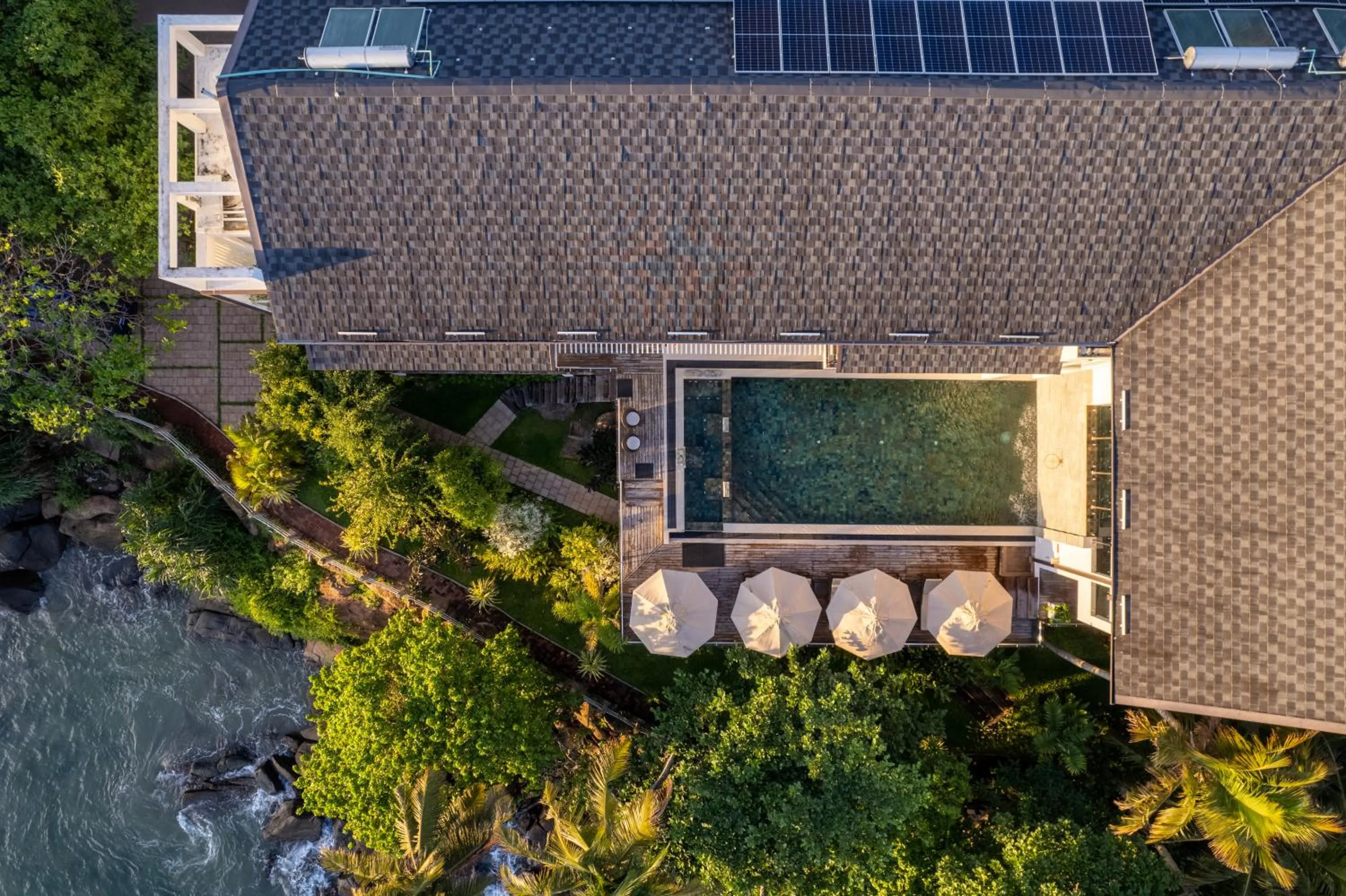 Property building in Beacon By The Bay Villas and Suites by the Clarks