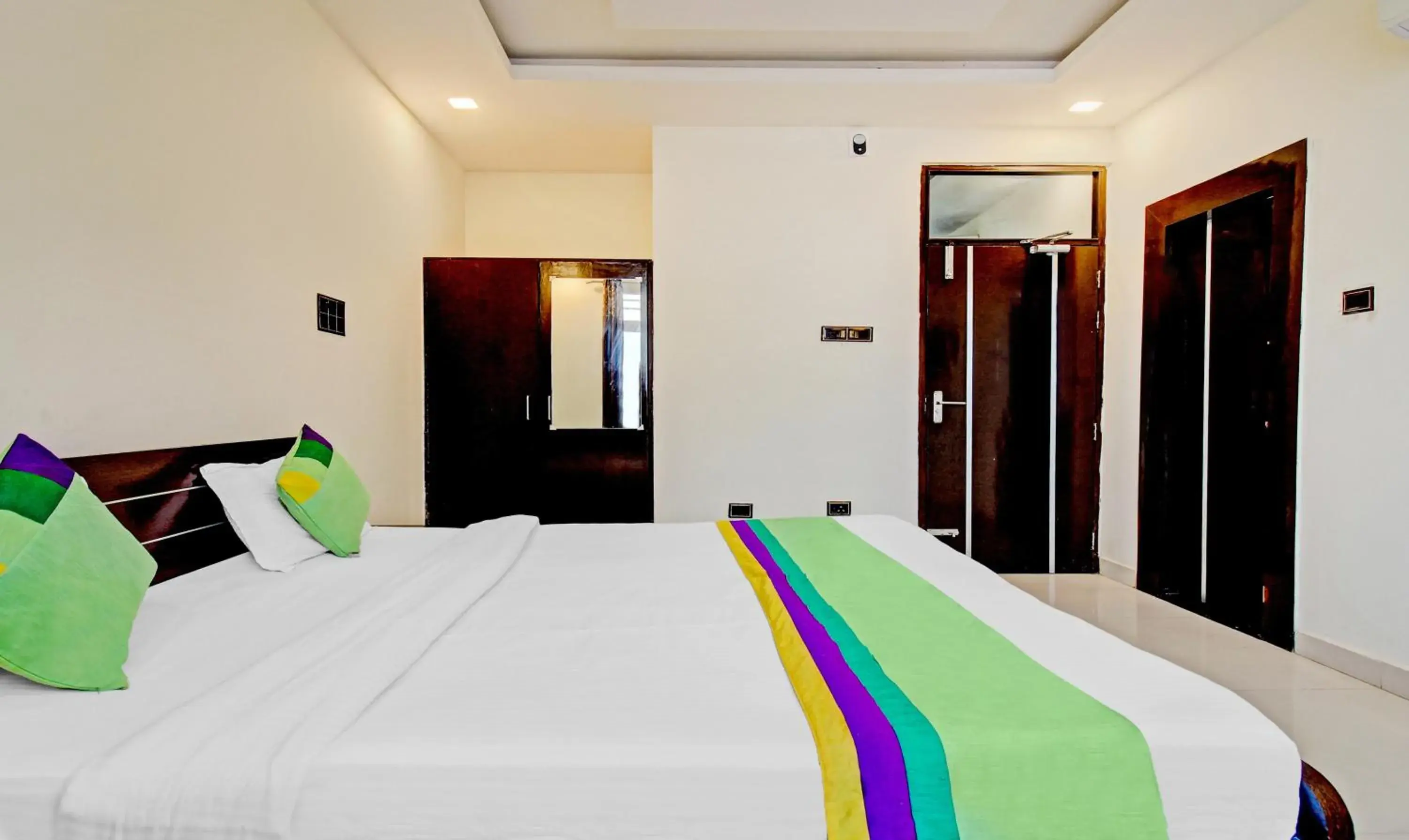 Bedroom, Bed in Treebo Silver Grand Bedroom, Bed in Treebo Silver Grand