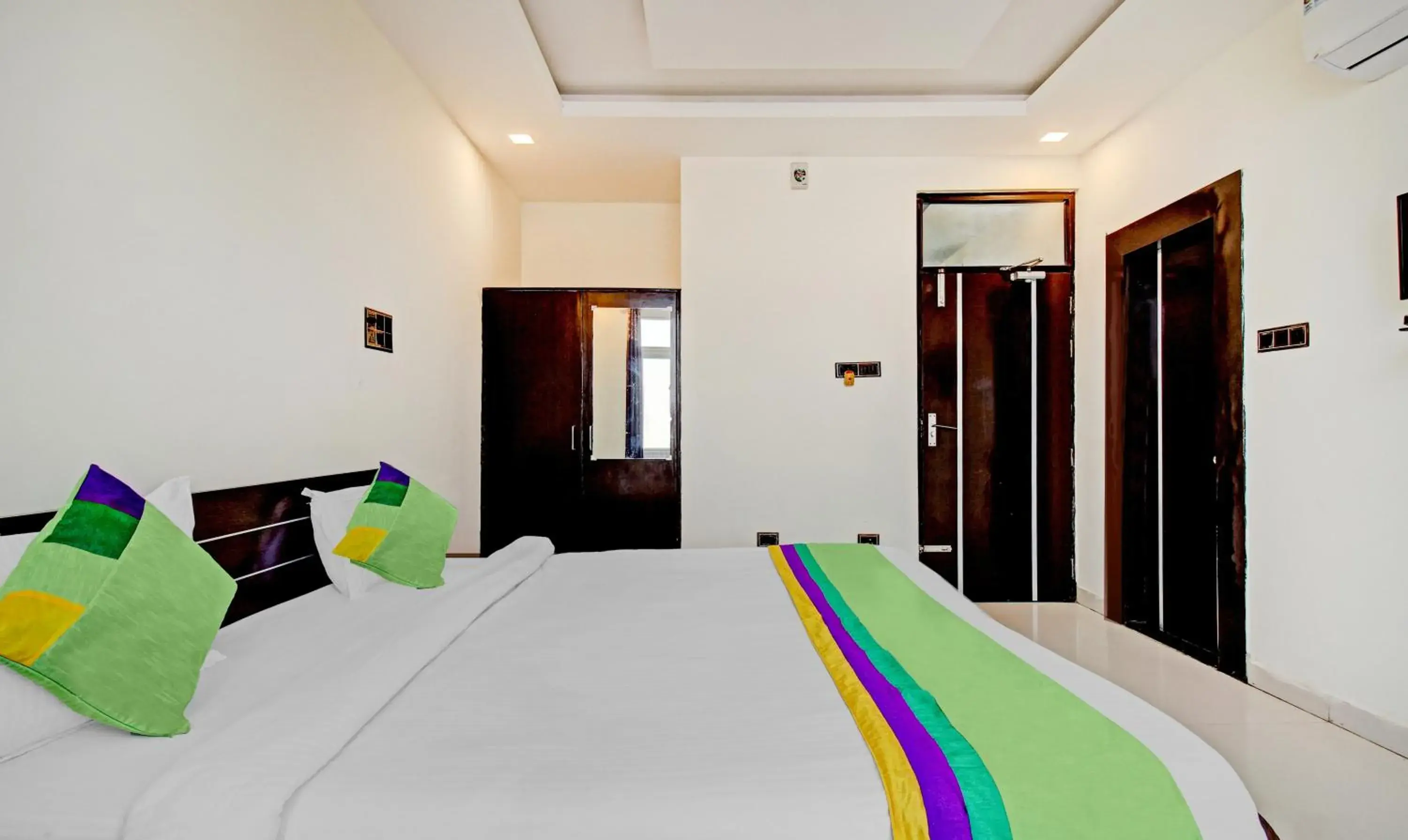 Bedroom, Bed in Treebo Silver Grand Bedroom, Bed in Treebo Silver Grand