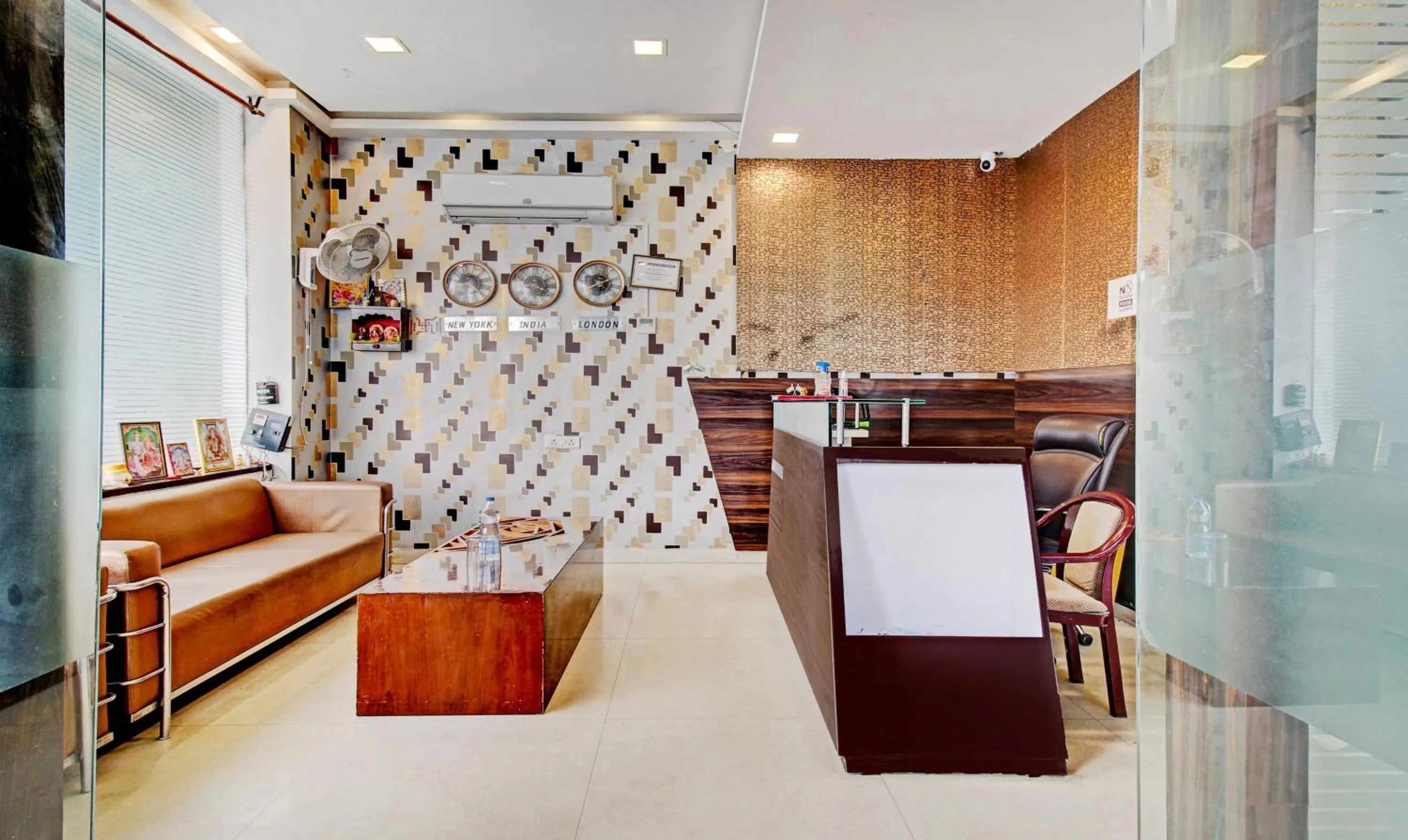 Lobby or reception, Bed in Treebo Silver Grand