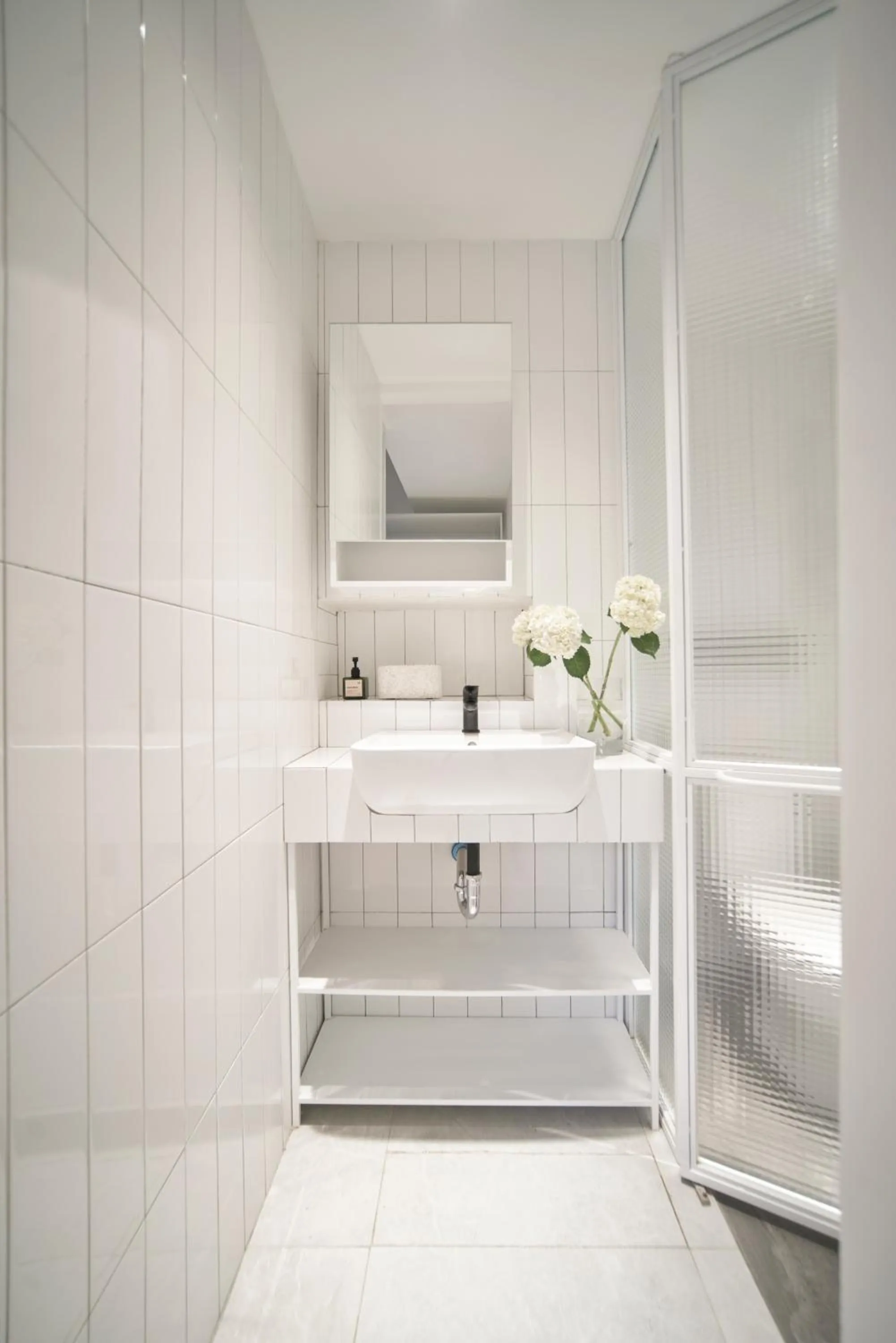 Shower in M Village Living Trần Quốc Thảo