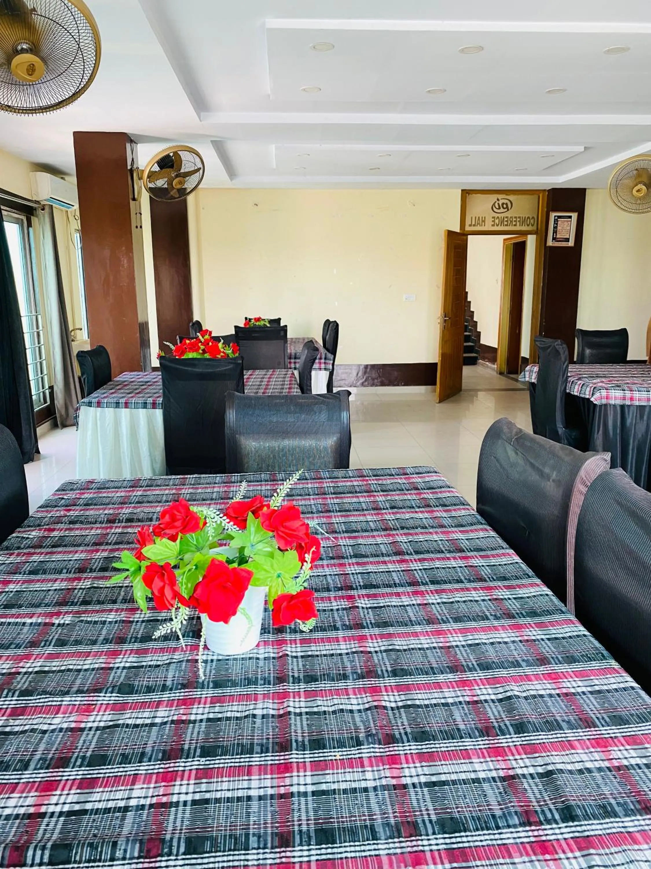 Dining area in Plaza Inn Hotel