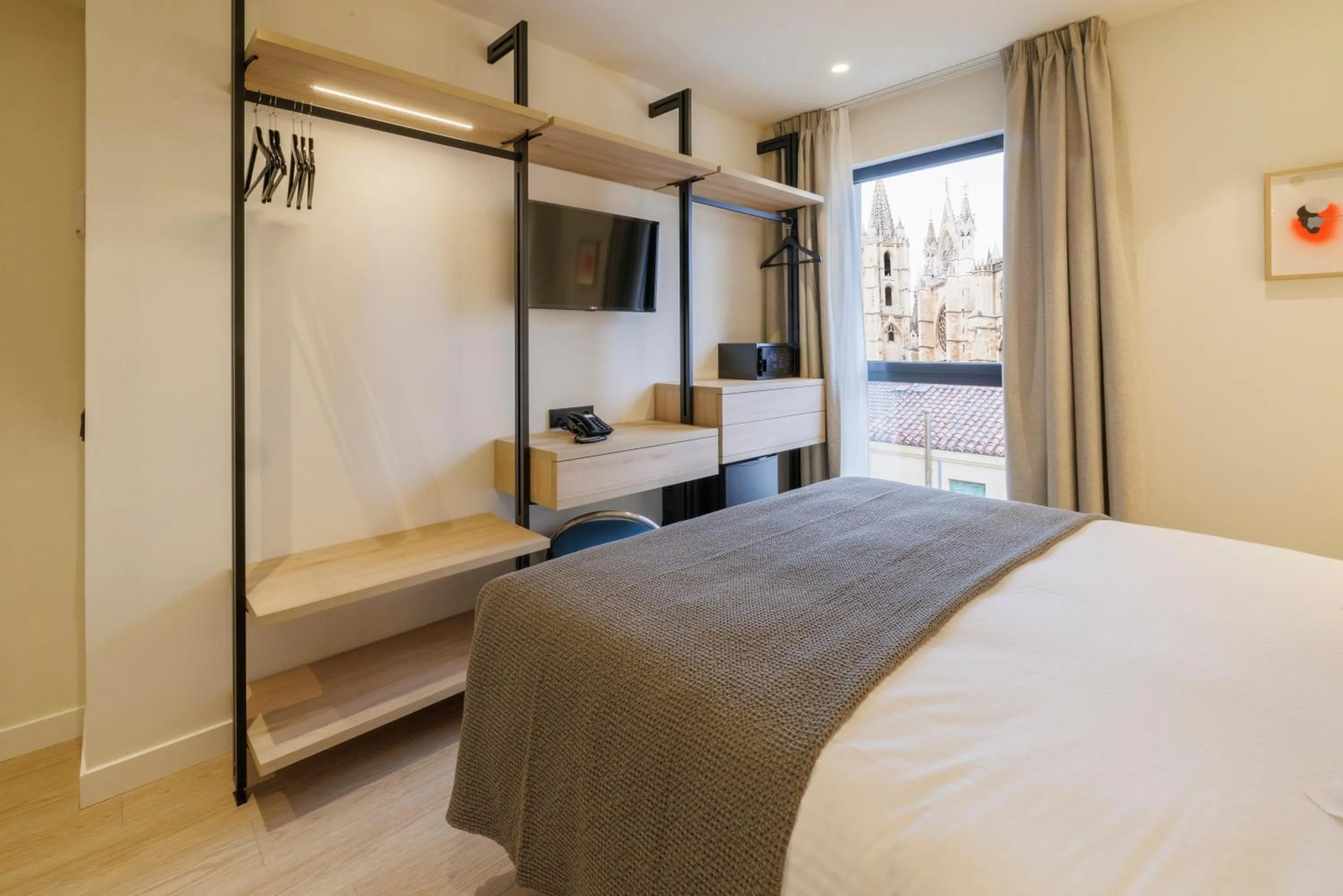 Photo of the whole room, Bed in Inn Boutique León