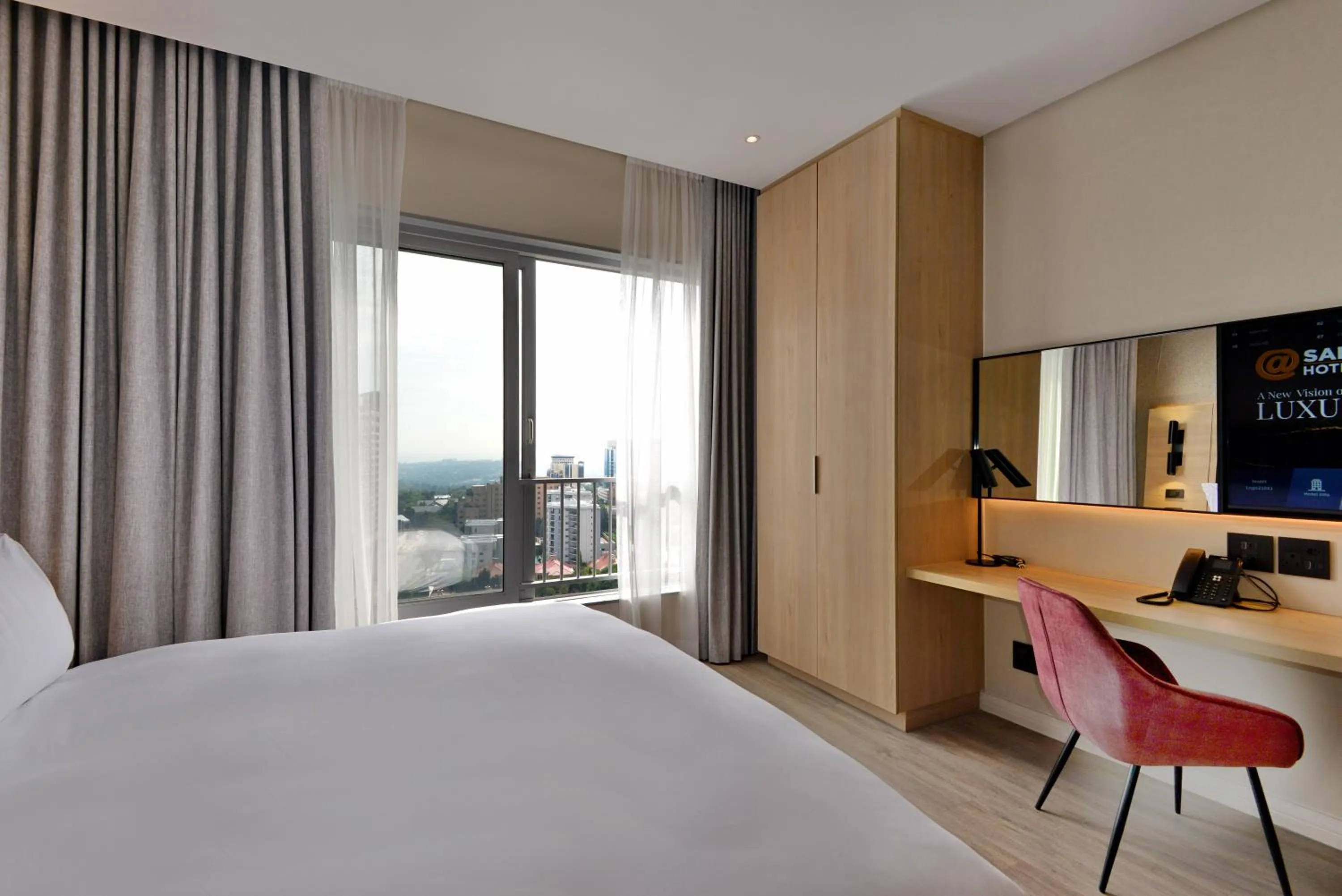 Bedroom, Bed in @Sandton Hotel