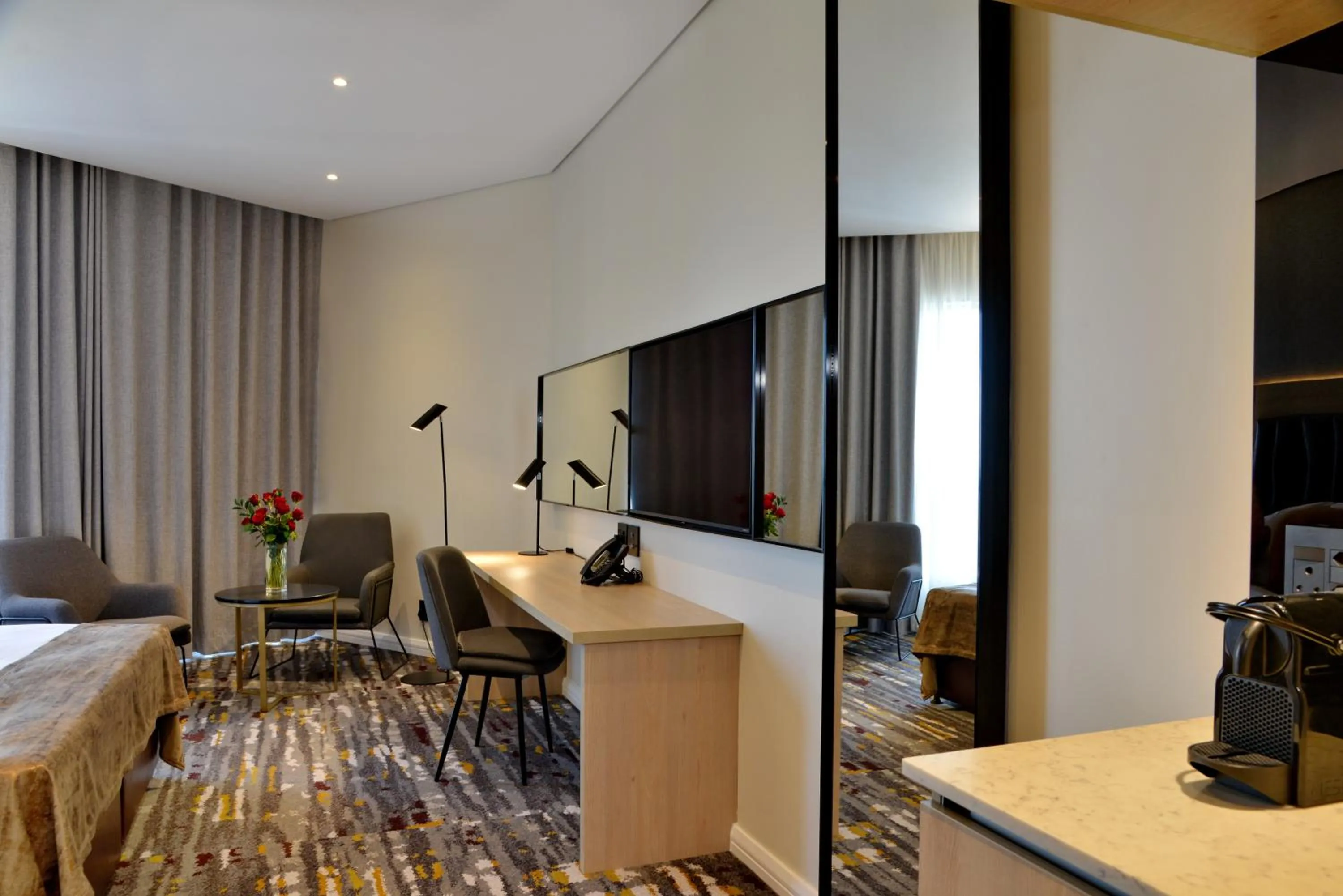 Bedroom, Bed in @Sandton Hotel