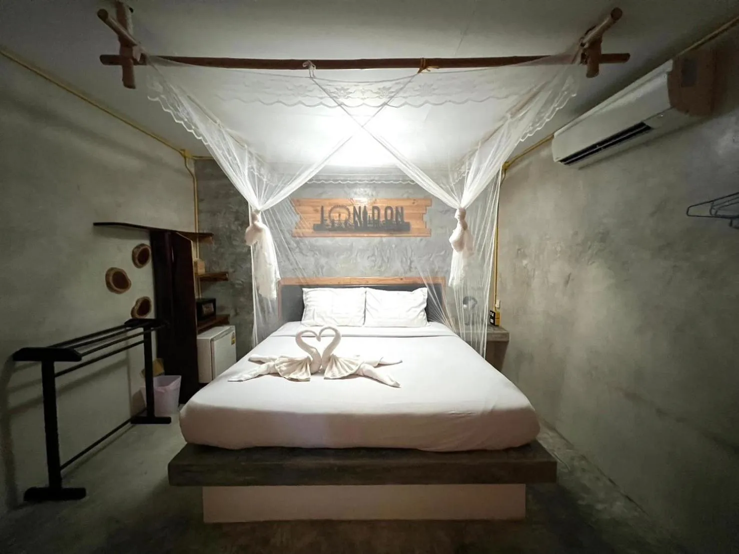 Bed in Sunshine On The Rock